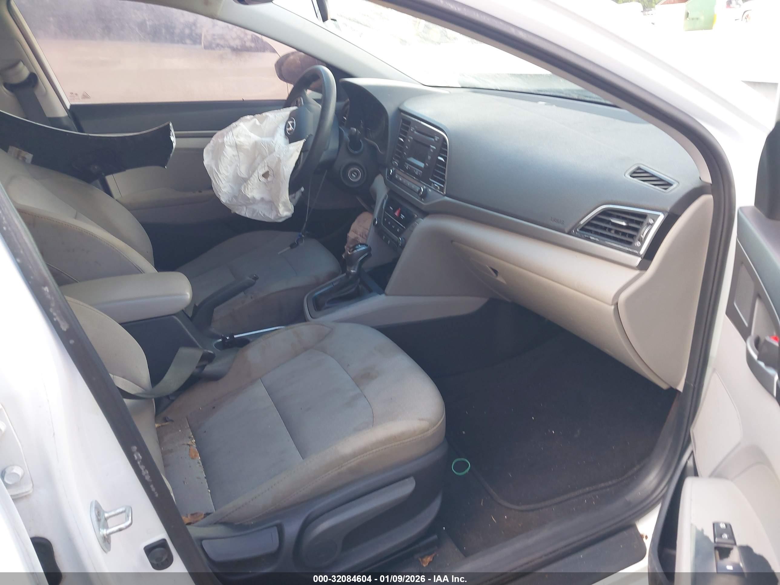 HYUNDAI ELANTRA image 5