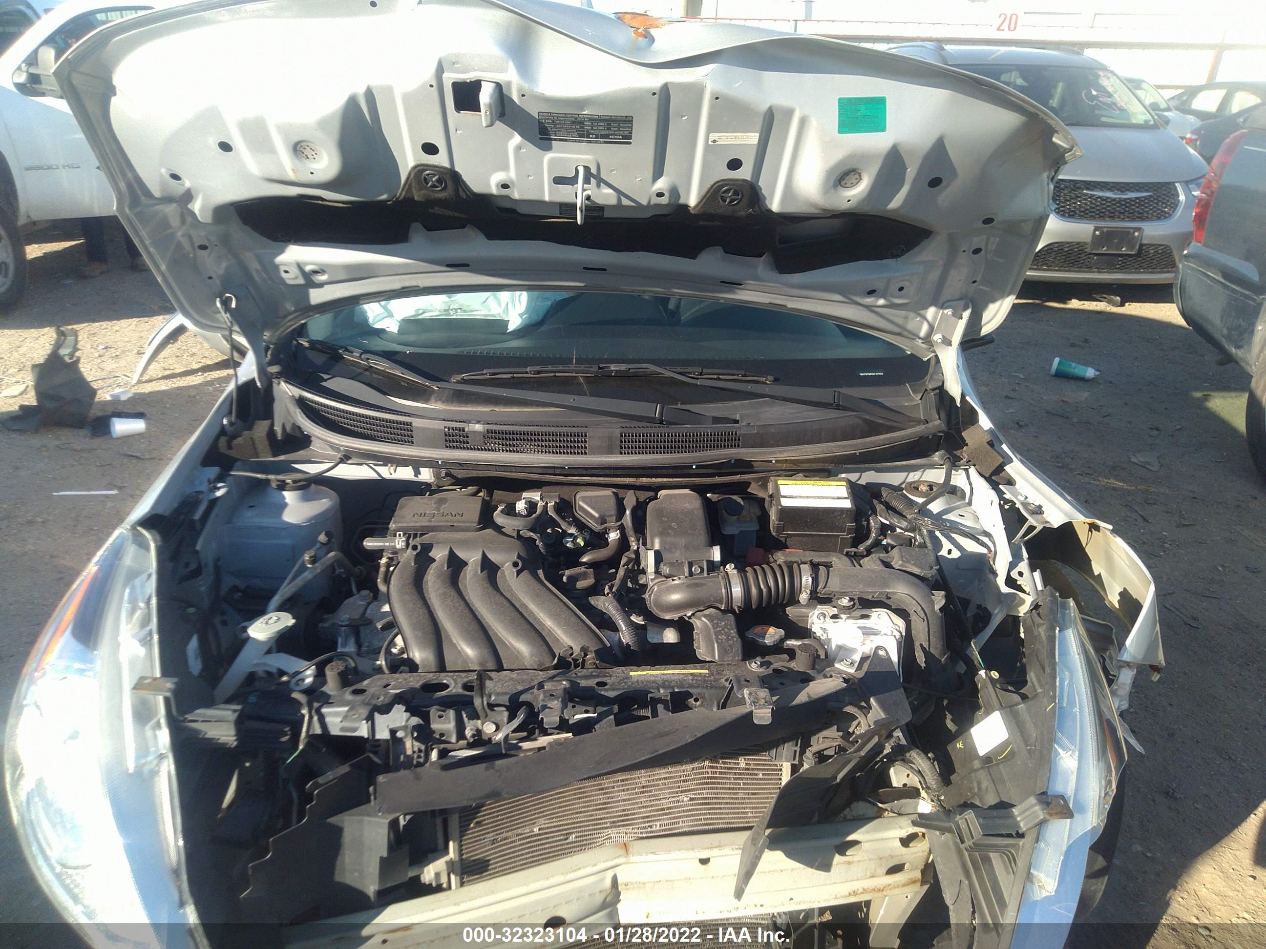 NISSAN VERSA image 10