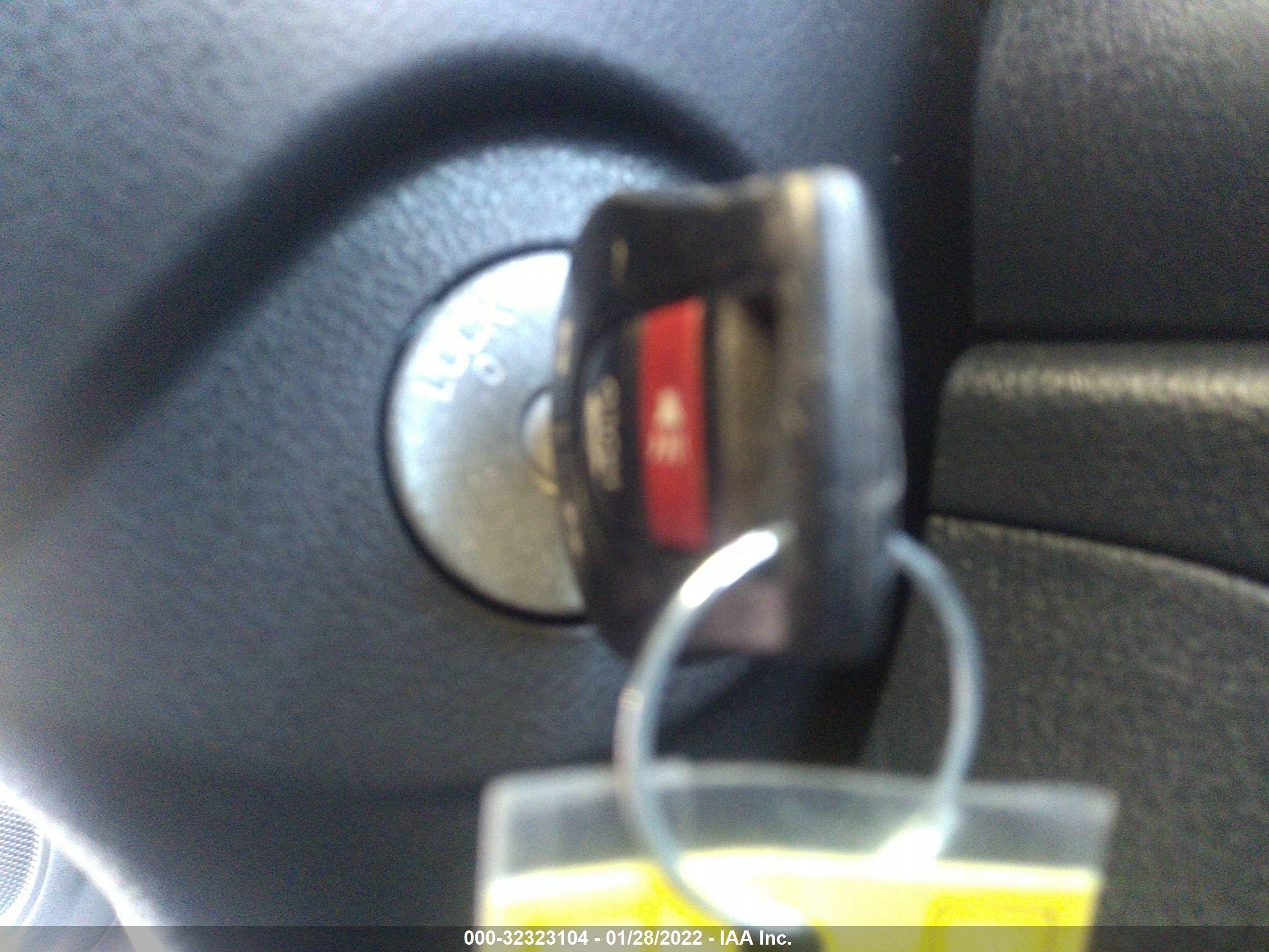 NISSAN VERSA image 11
