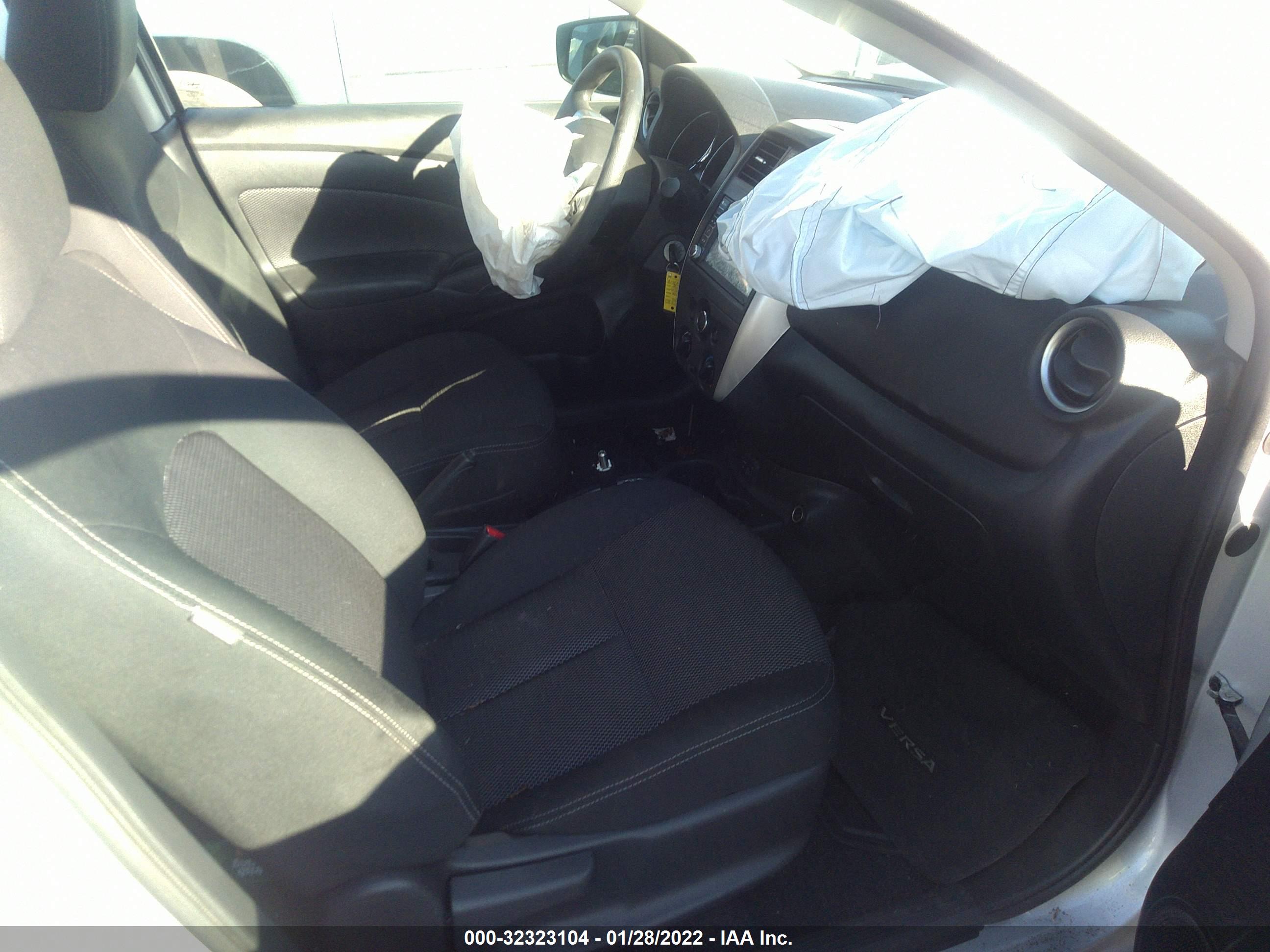 NISSAN VERSA image 5