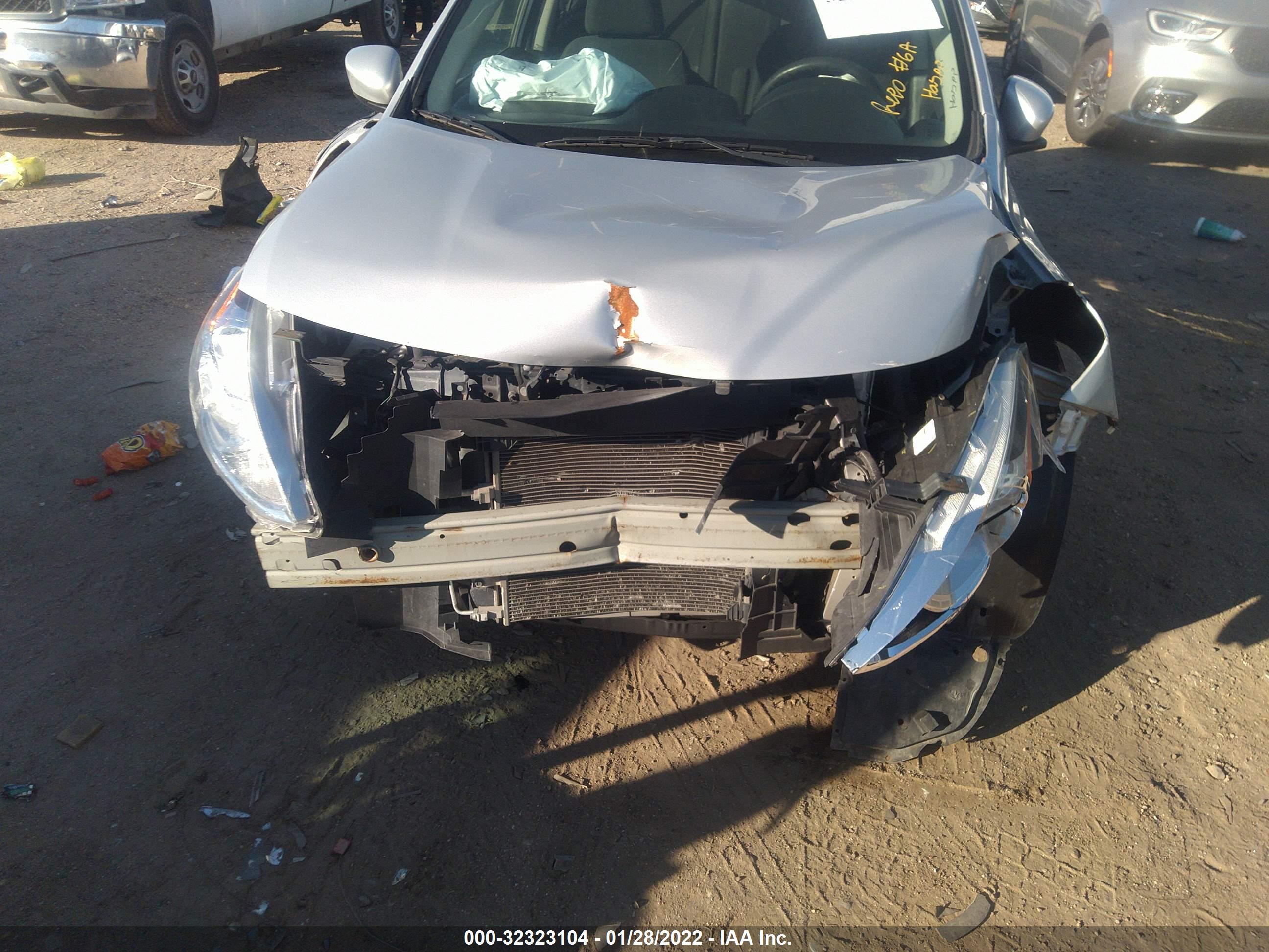 NISSAN VERSA image 6