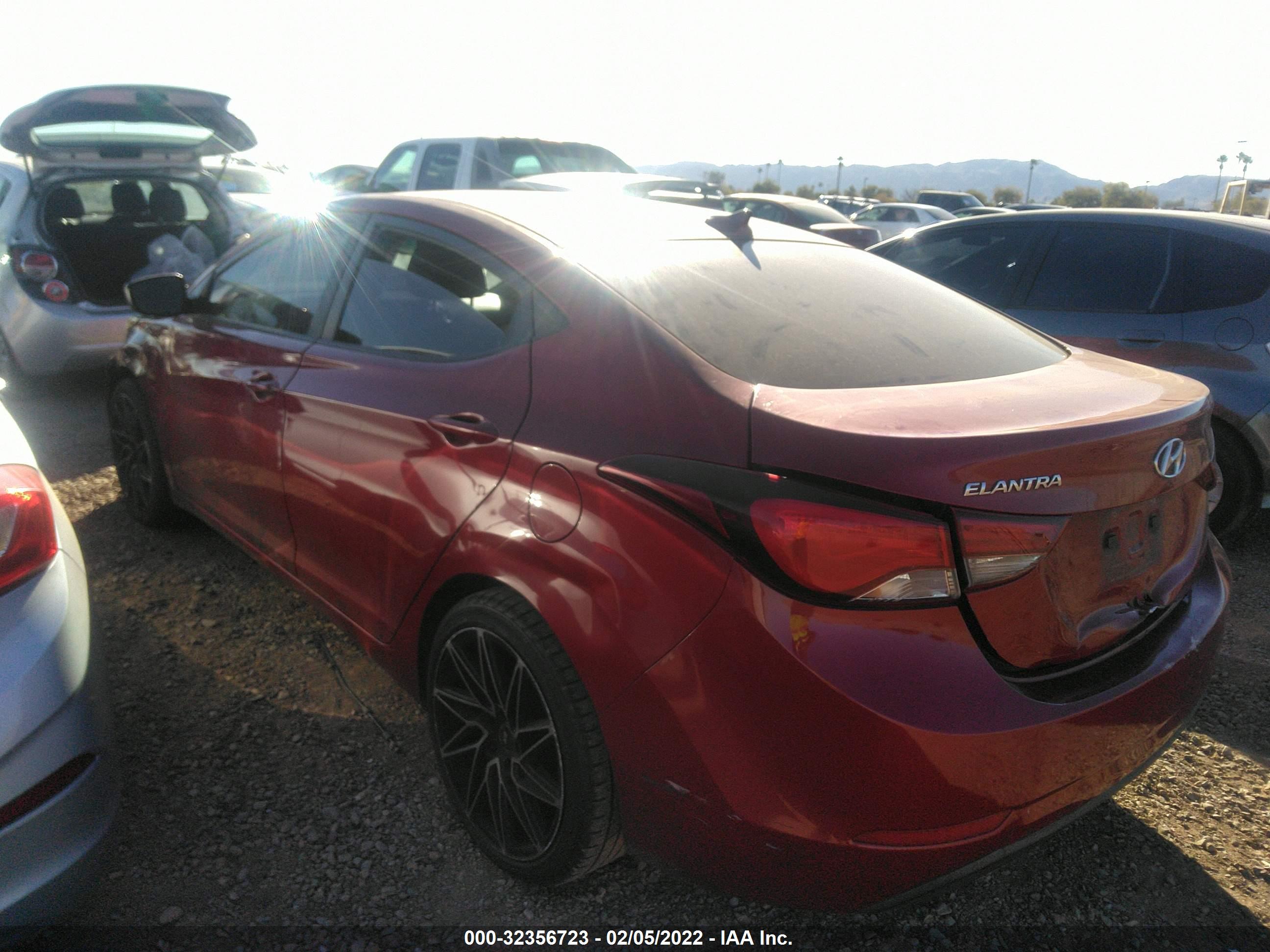 HYUNDAI ELANTRA image 3