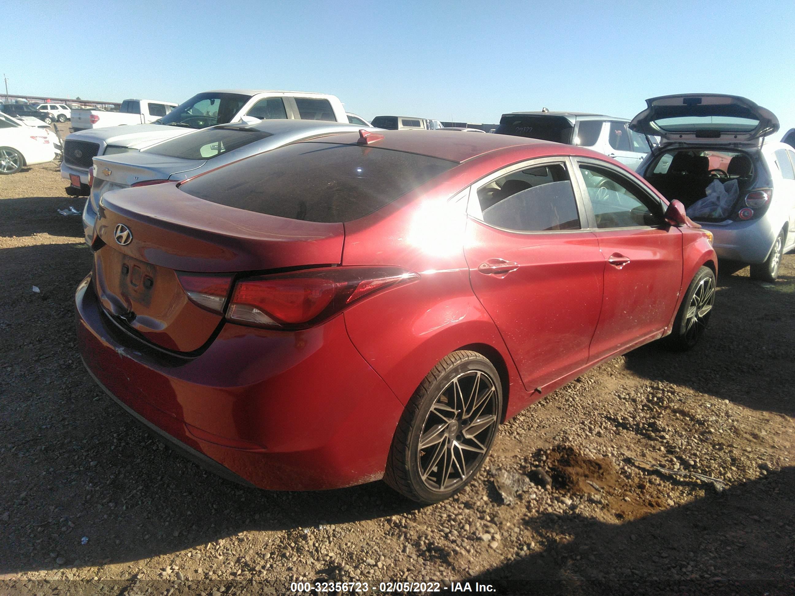 HYUNDAI ELANTRA image 4