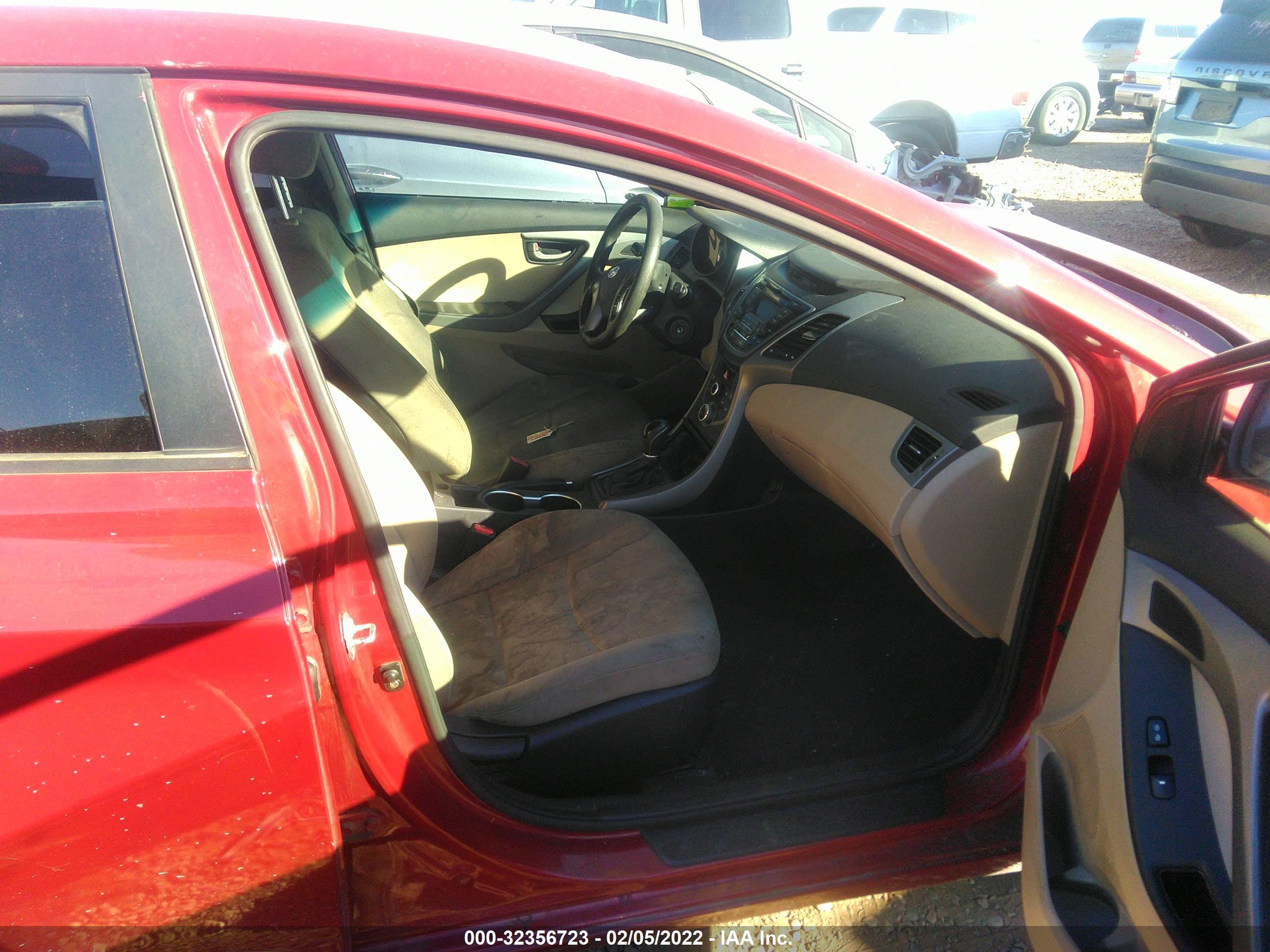 HYUNDAI ELANTRA image 5
