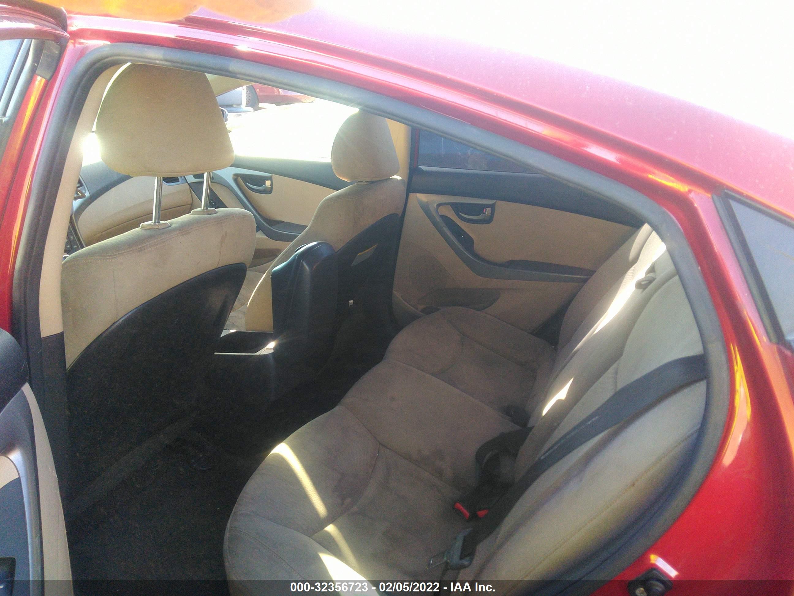 HYUNDAI ELANTRA image 8