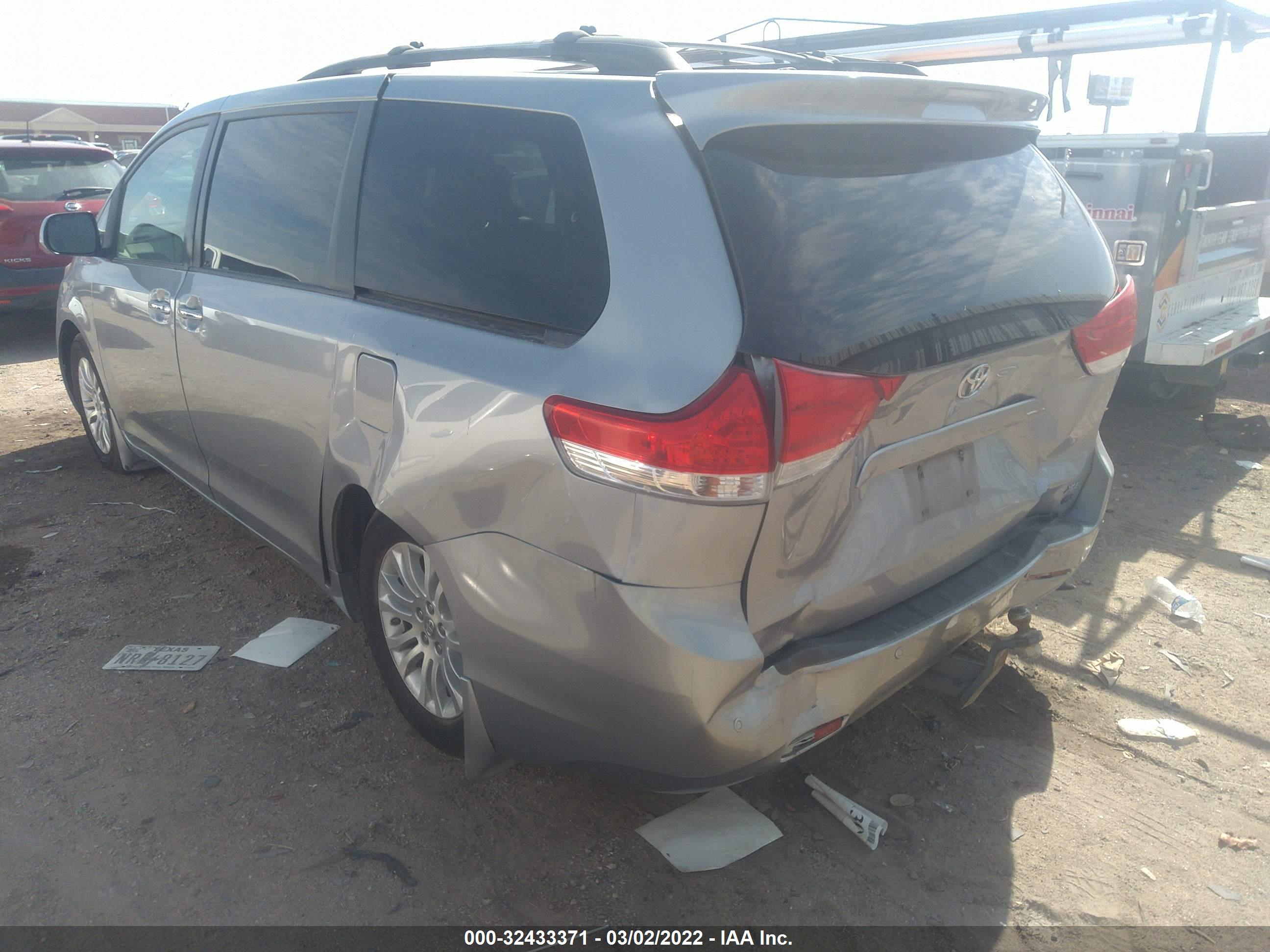 TOYOTA SIENNA image 3