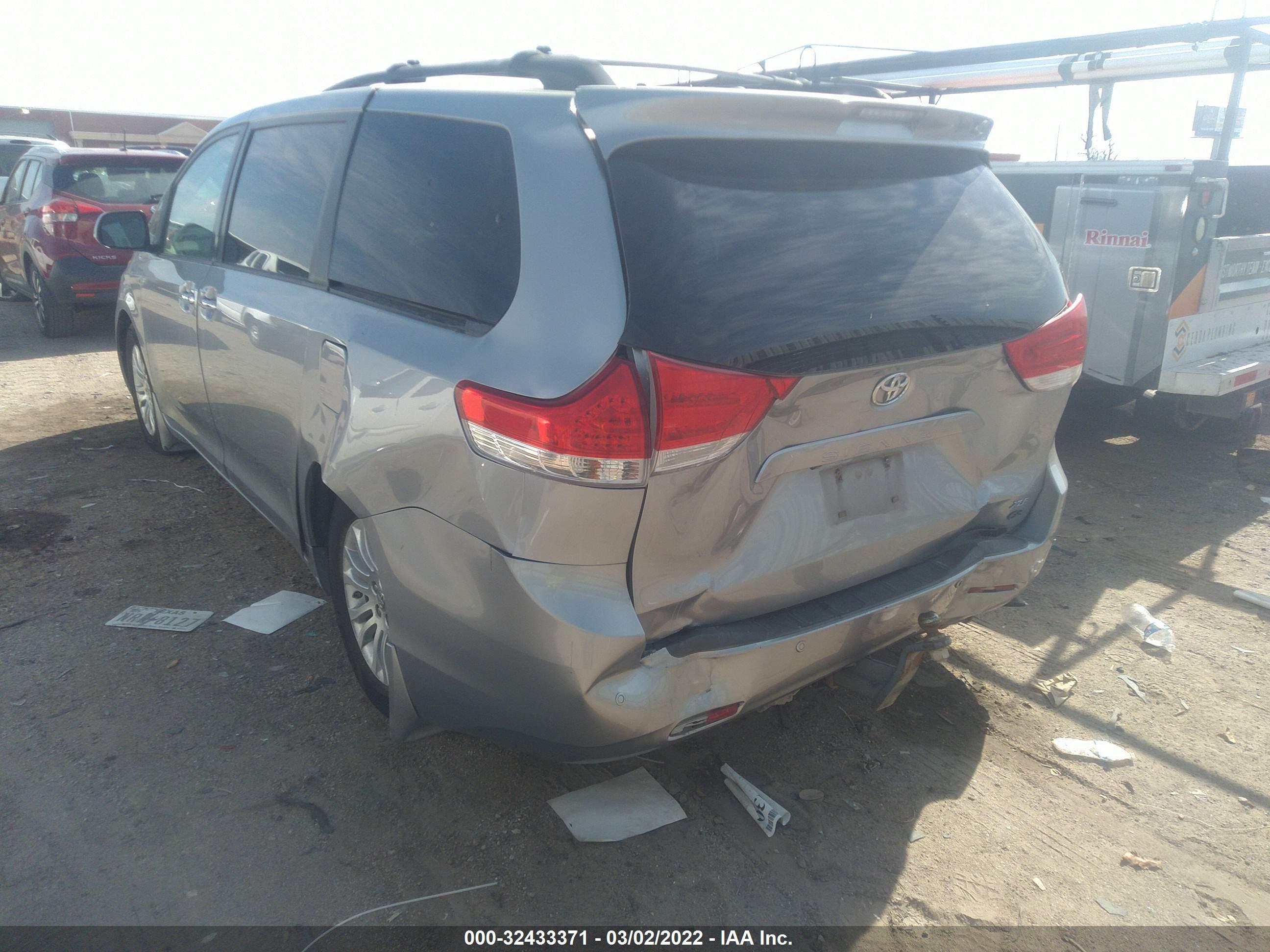 TOYOTA SIENNA image 6
