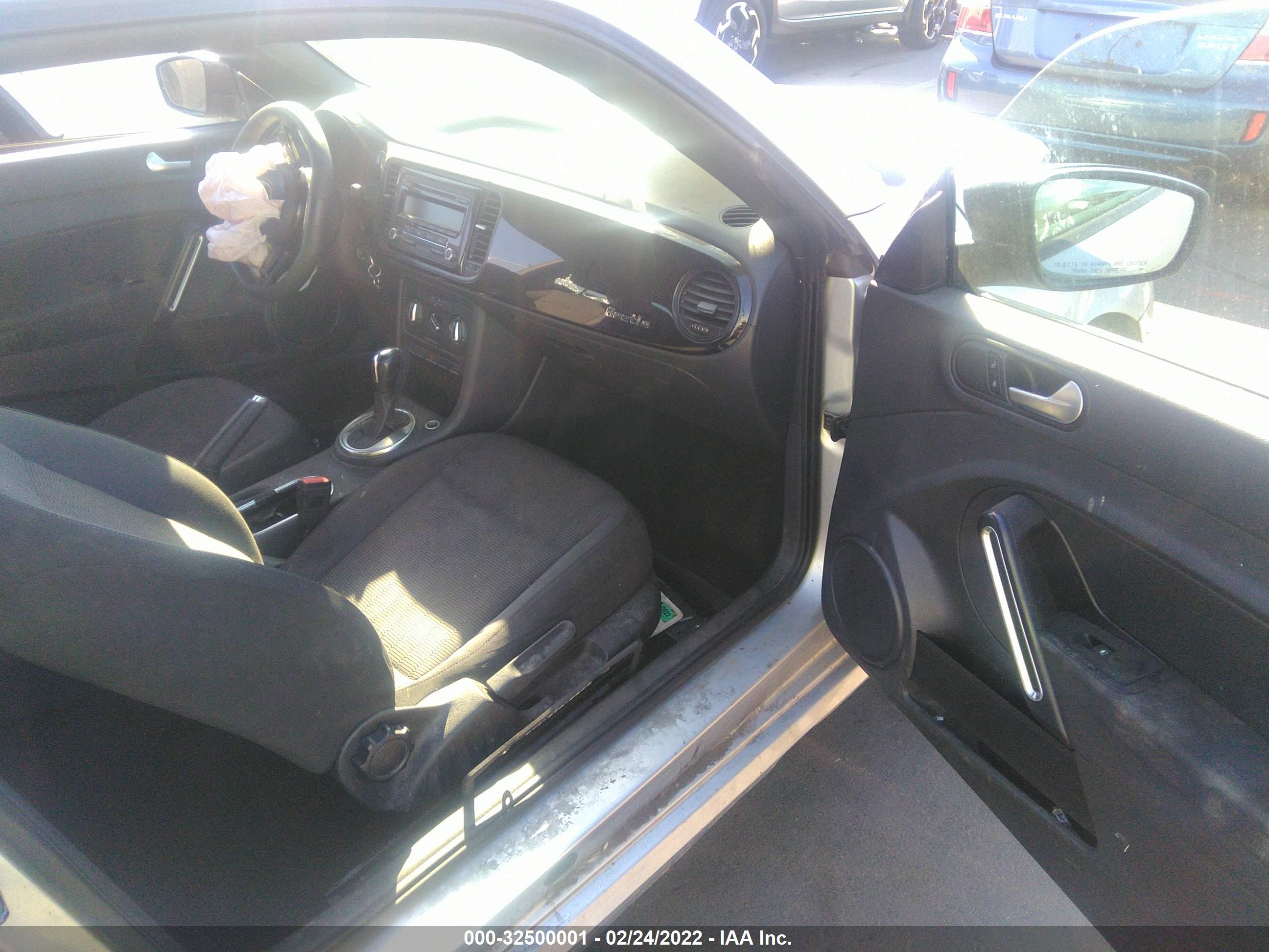 VOLKSWAGEN BEETLE image 5