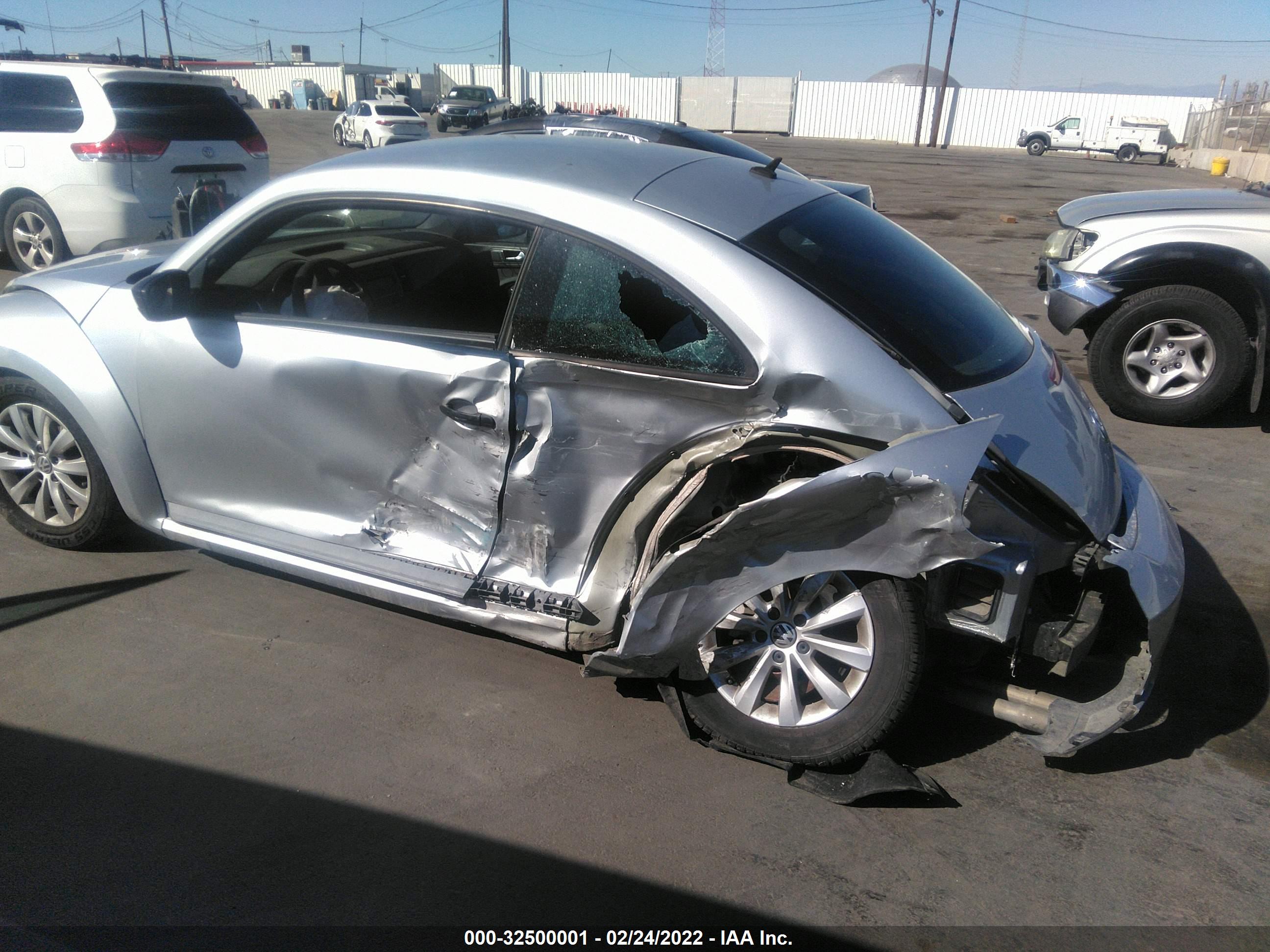 VOLKSWAGEN BEETLE image 6