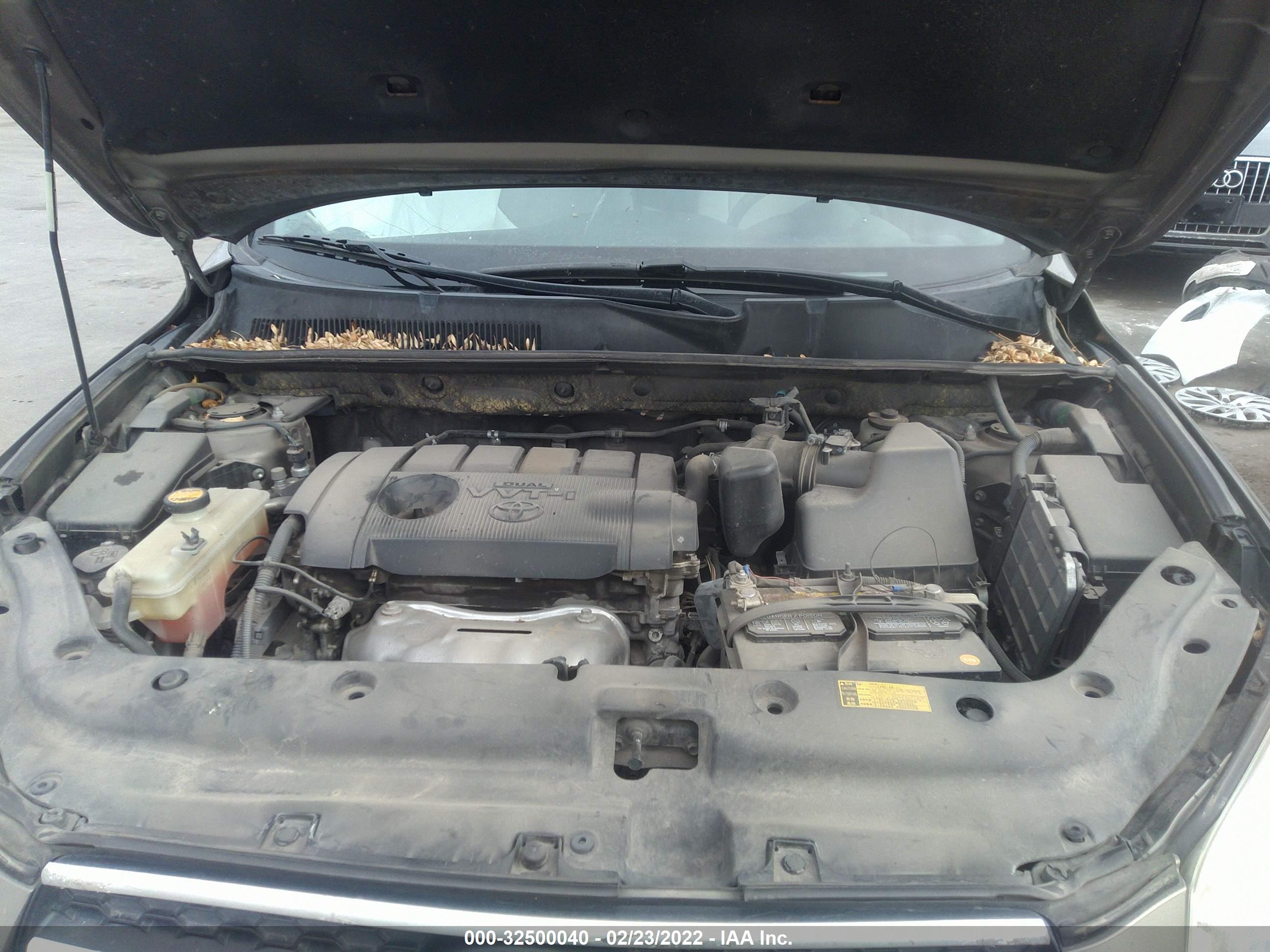 TOYOTA RAV4 image 10