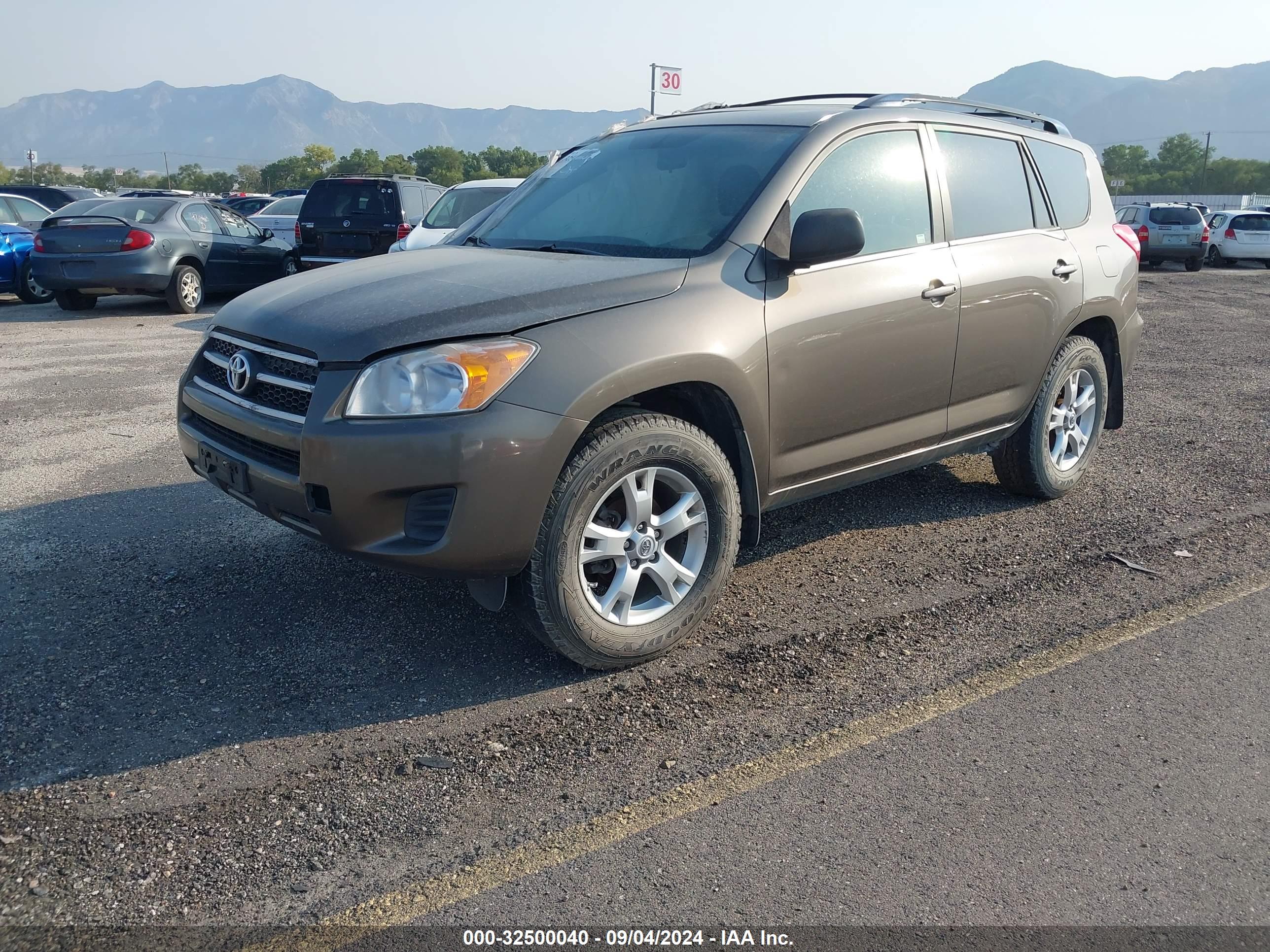 TOYOTA RAV4 image 2