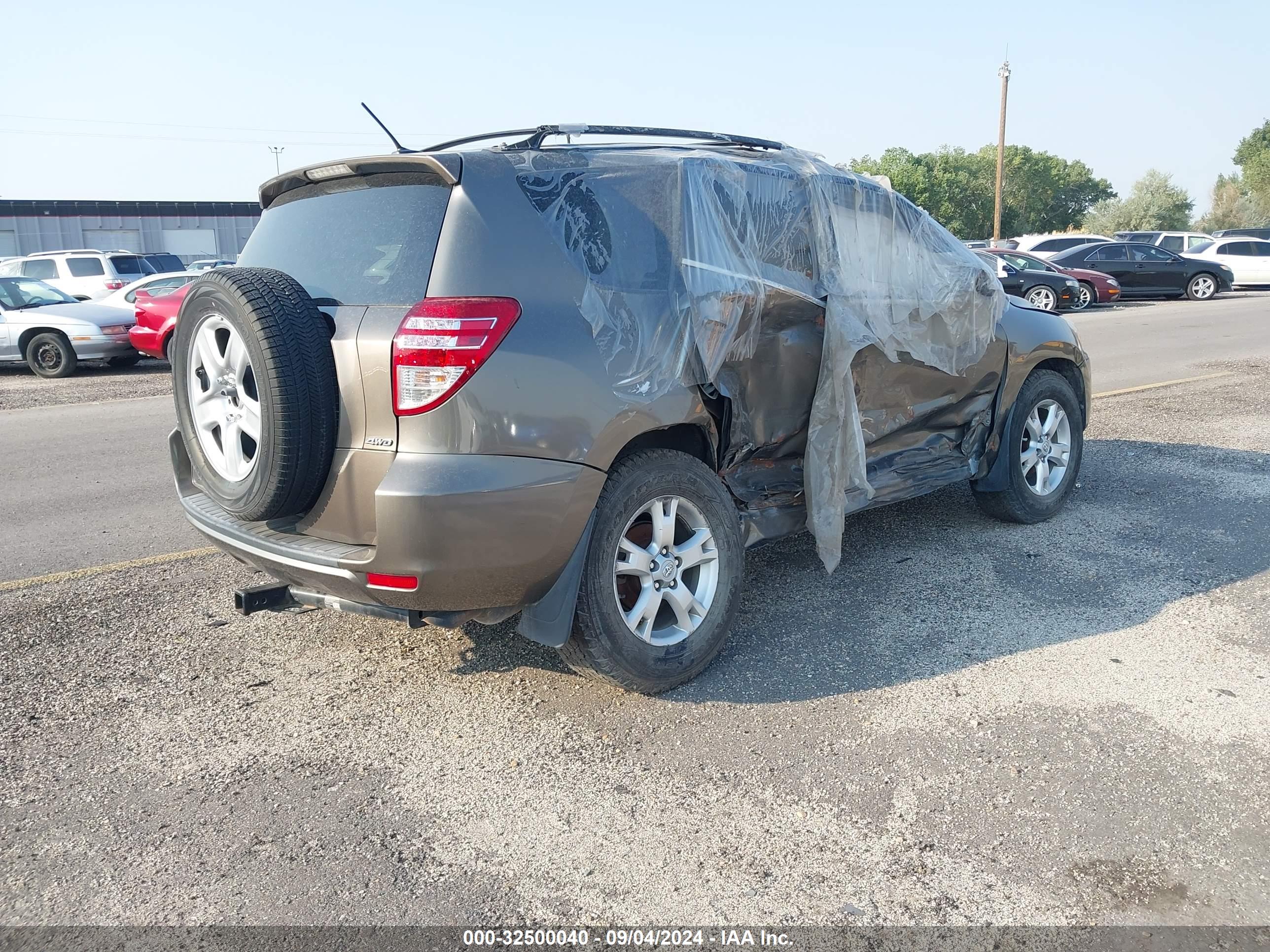 TOYOTA RAV4 image 4