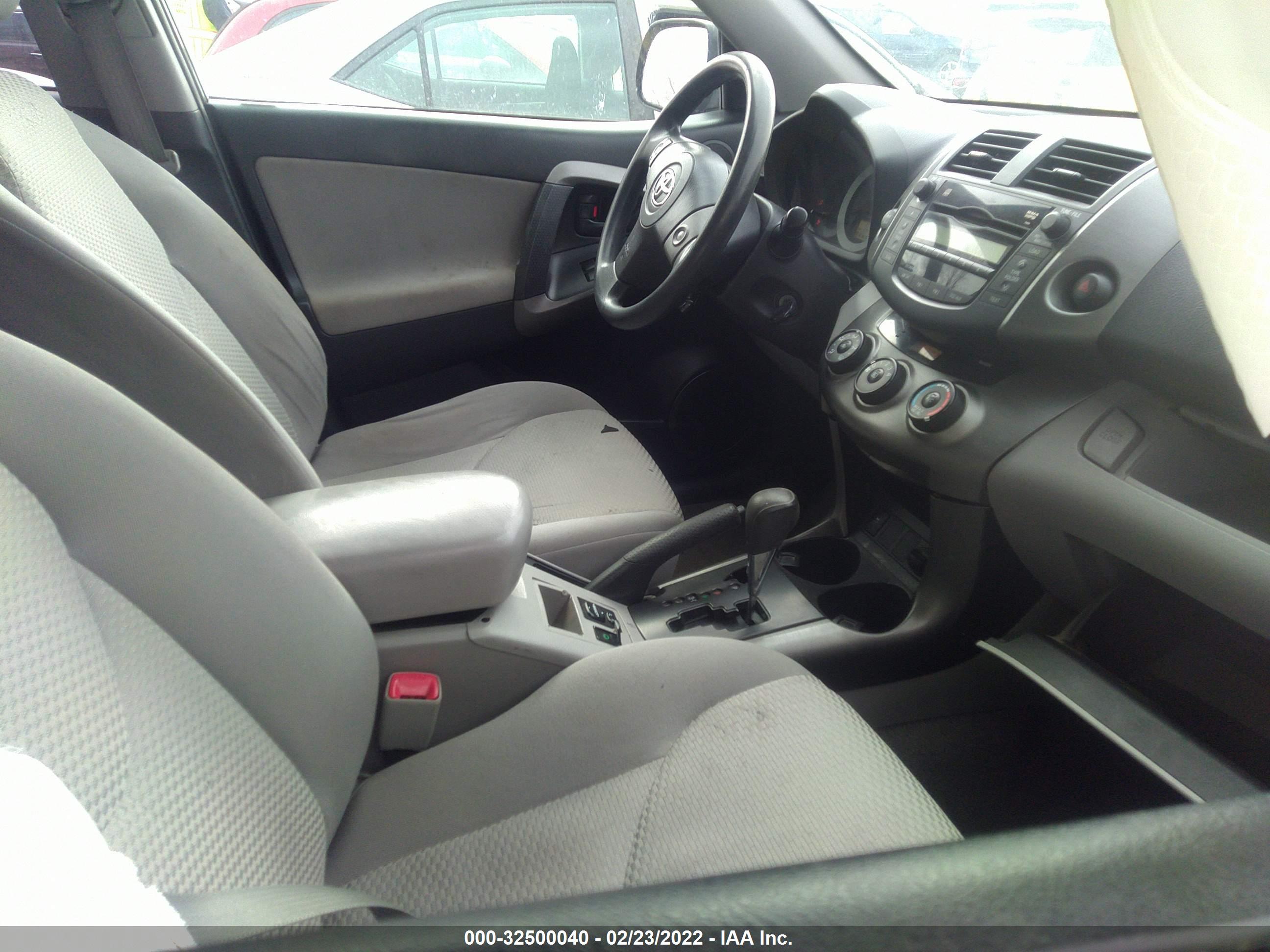 TOYOTA RAV4 image 5