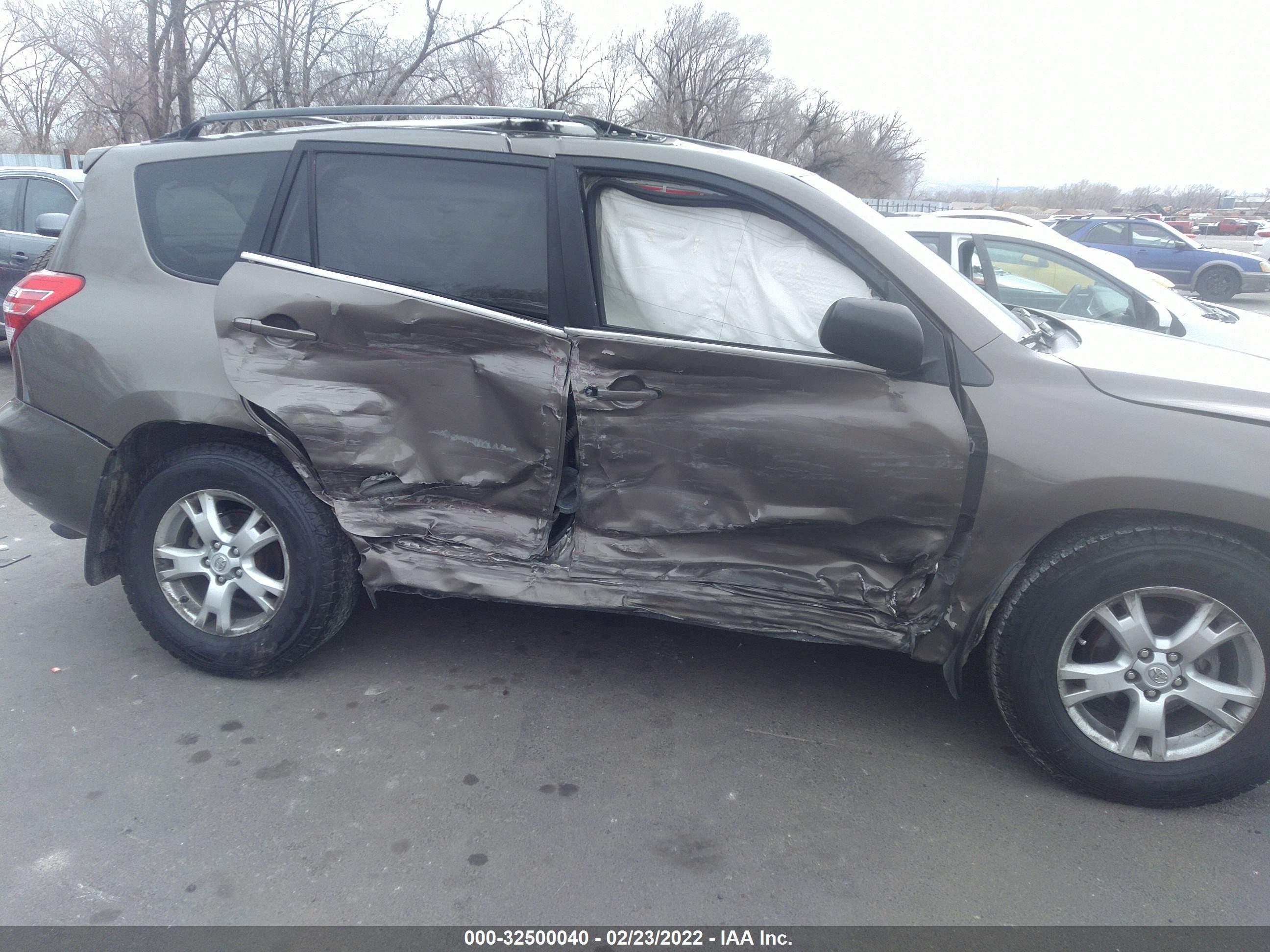 TOYOTA RAV4 image 6