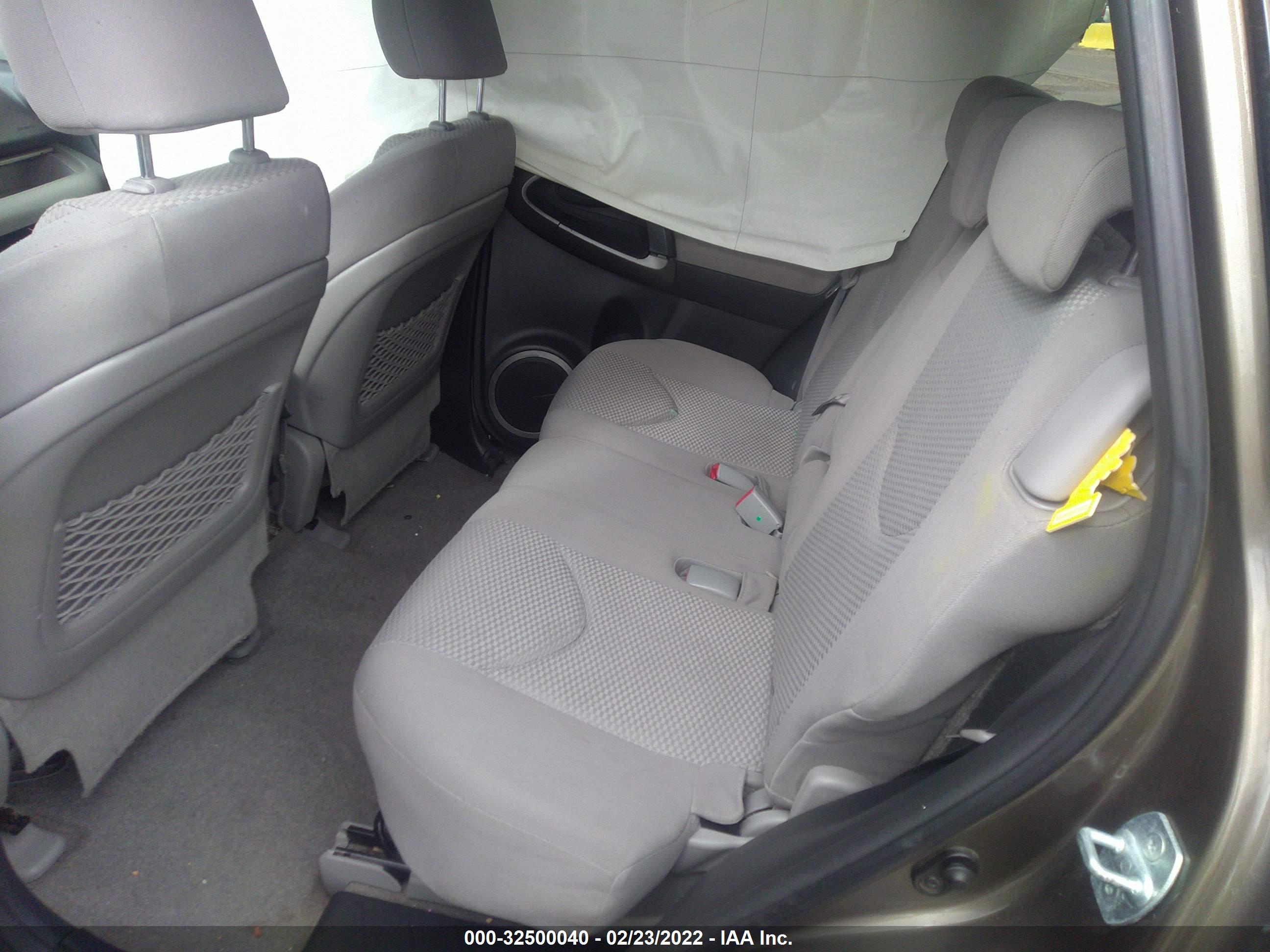 TOYOTA RAV4 image 8