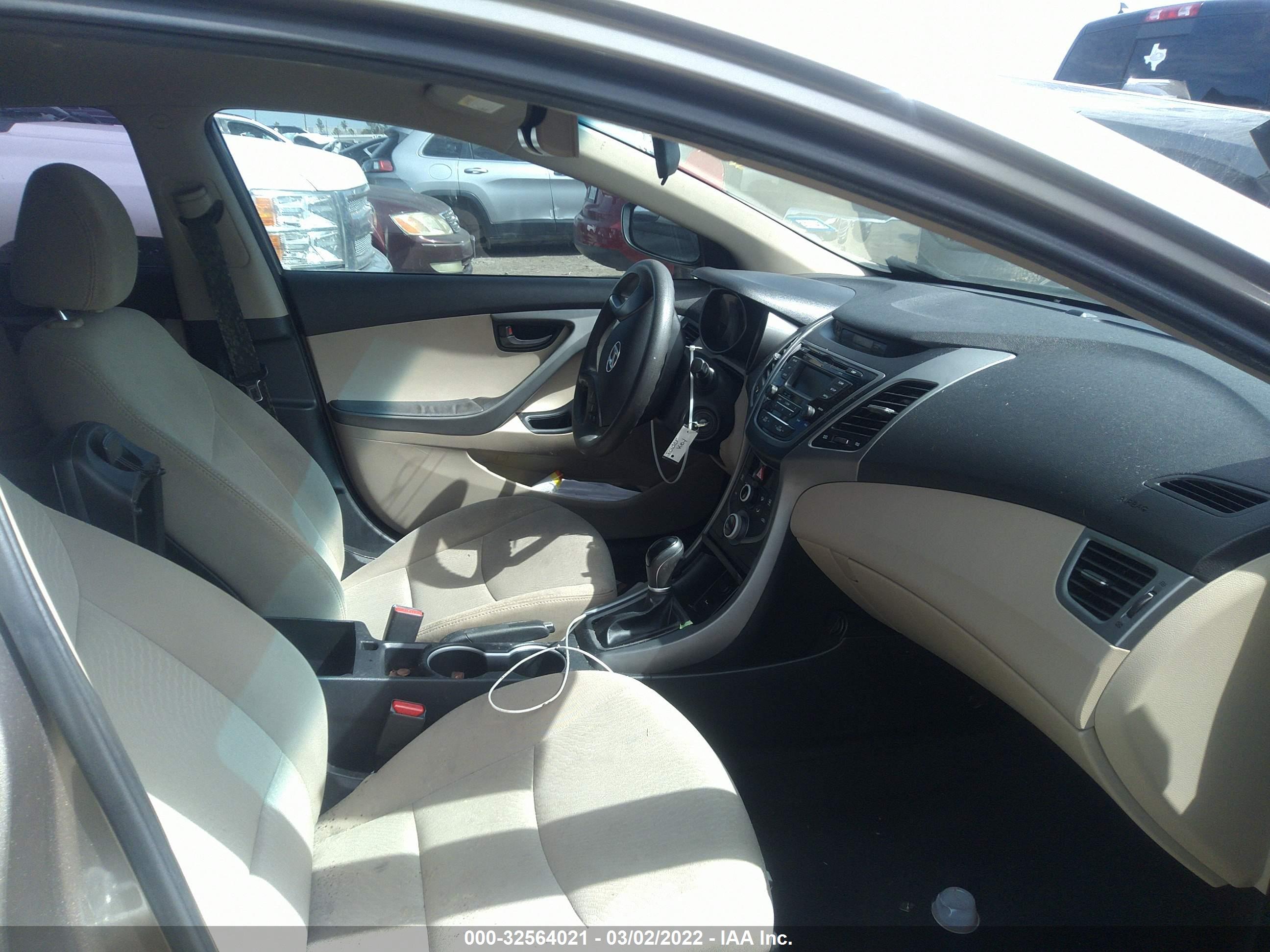 HYUNDAI ELANTRA image 5