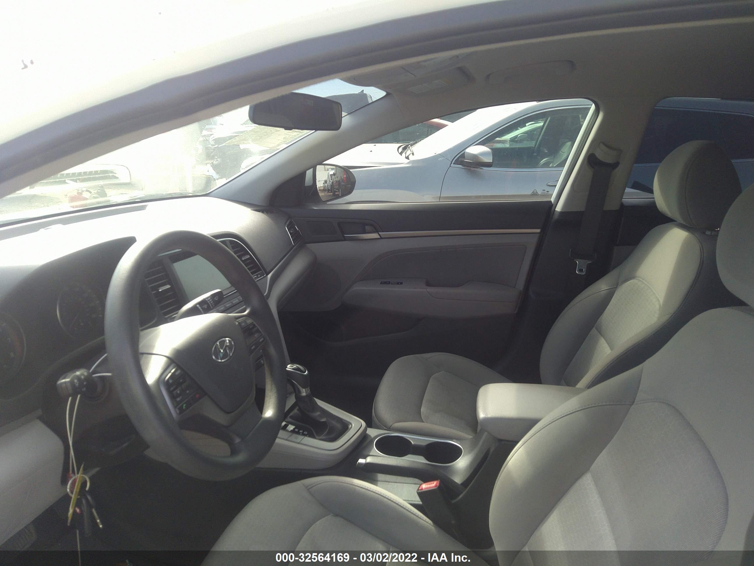HYUNDAI ELANTRA image 5