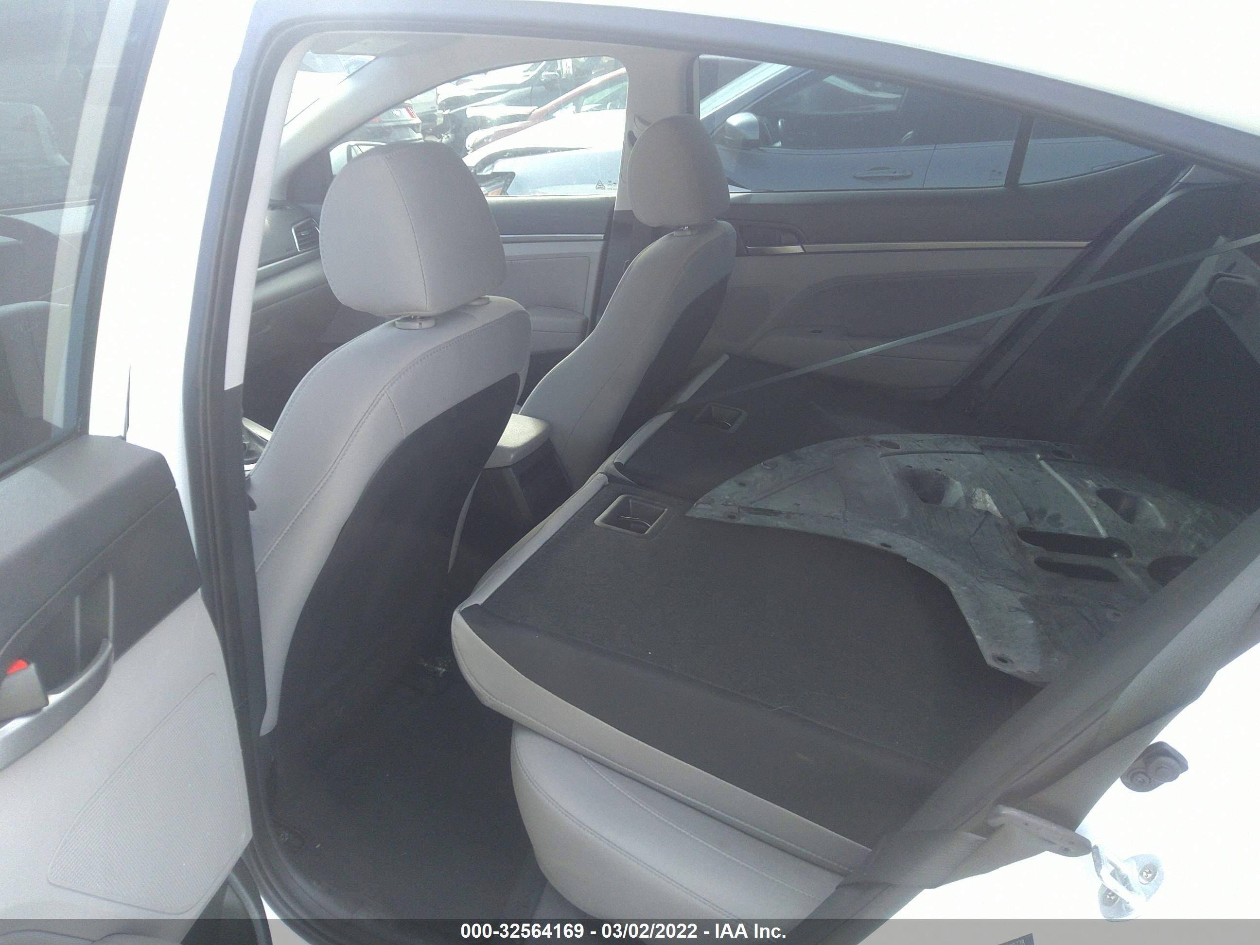 HYUNDAI ELANTRA image 8