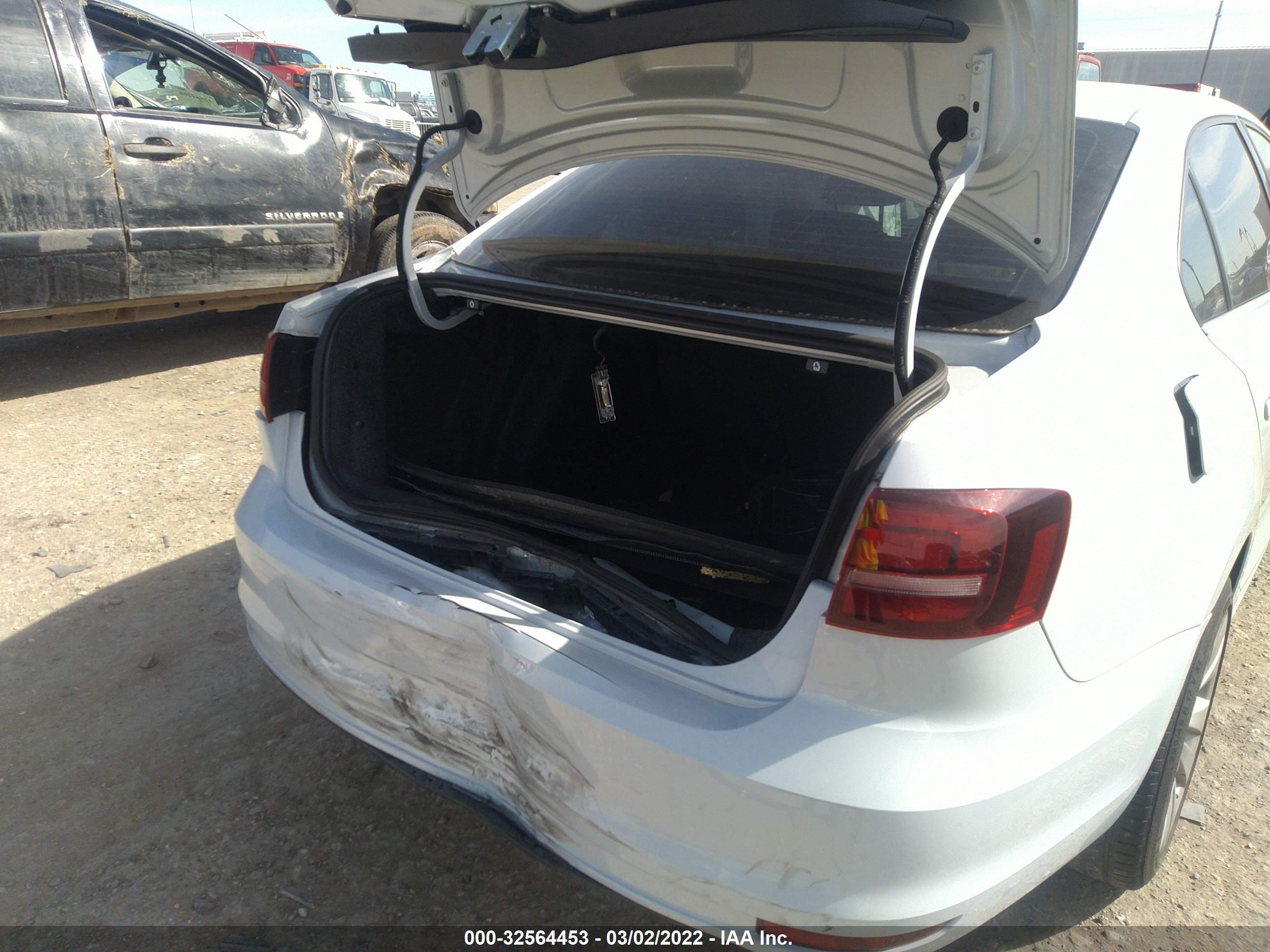 VOLKSWAGEN JETTA image 6