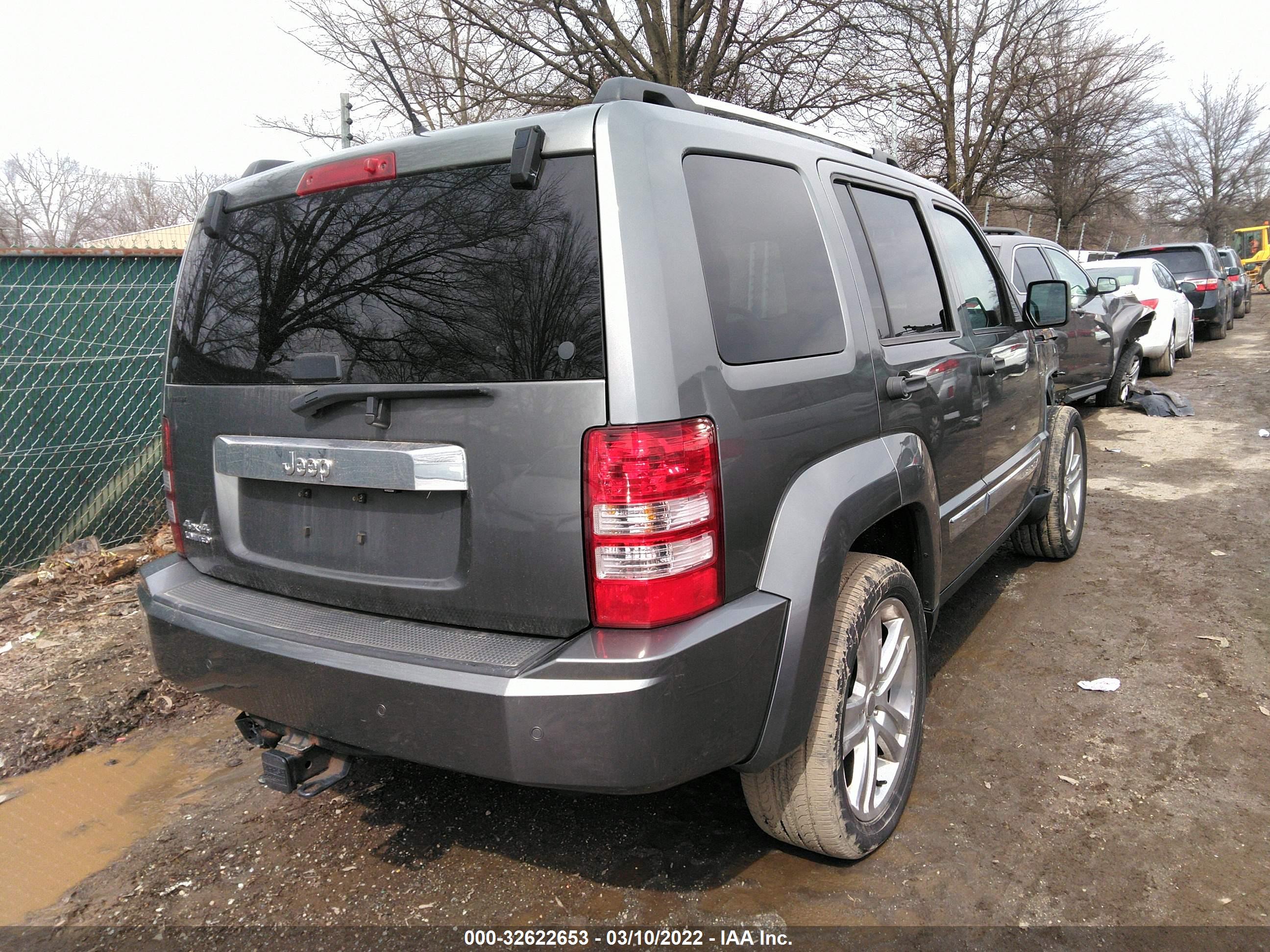 JEEP LIBERTY image 4