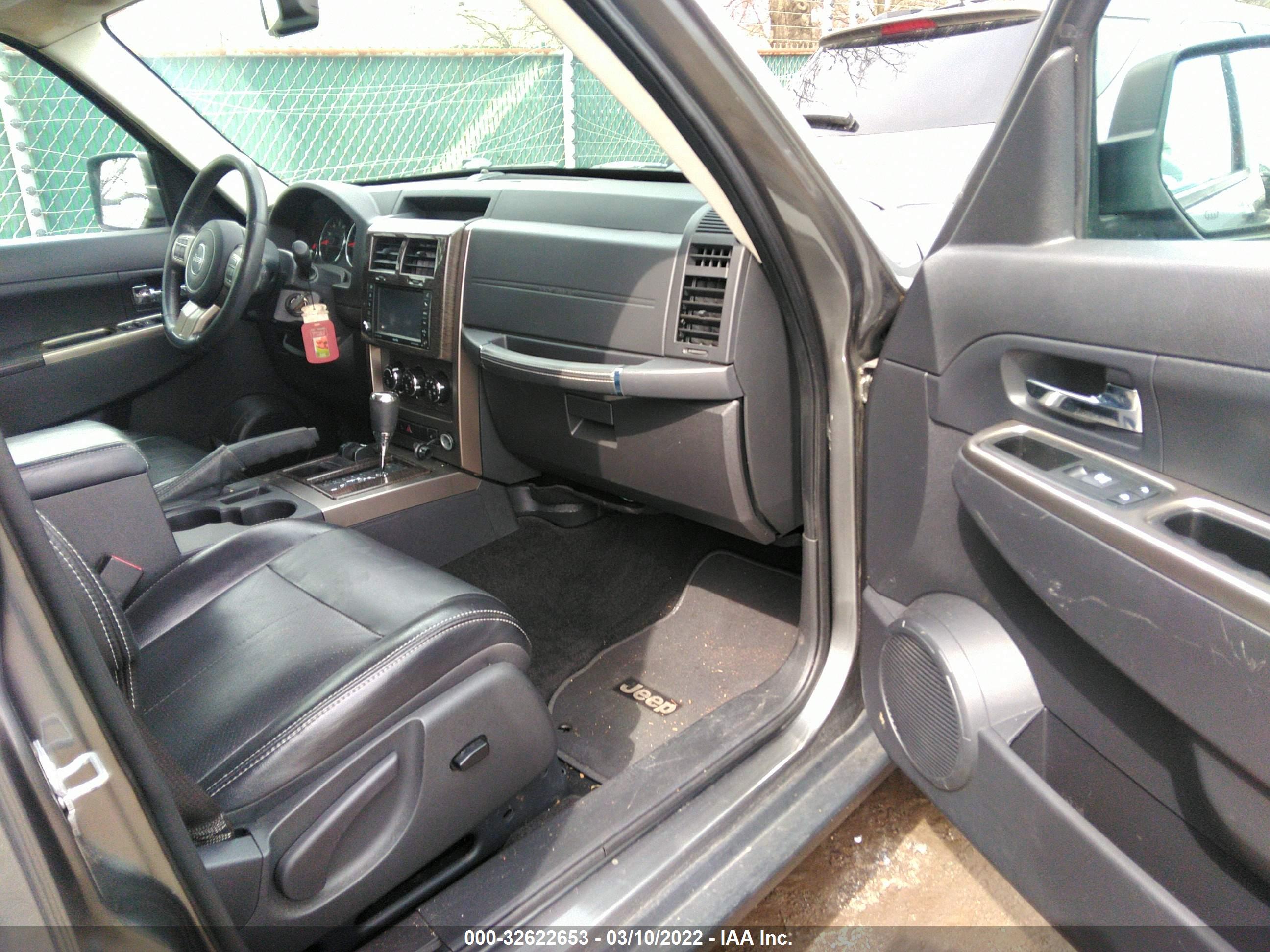 JEEP LIBERTY image 5