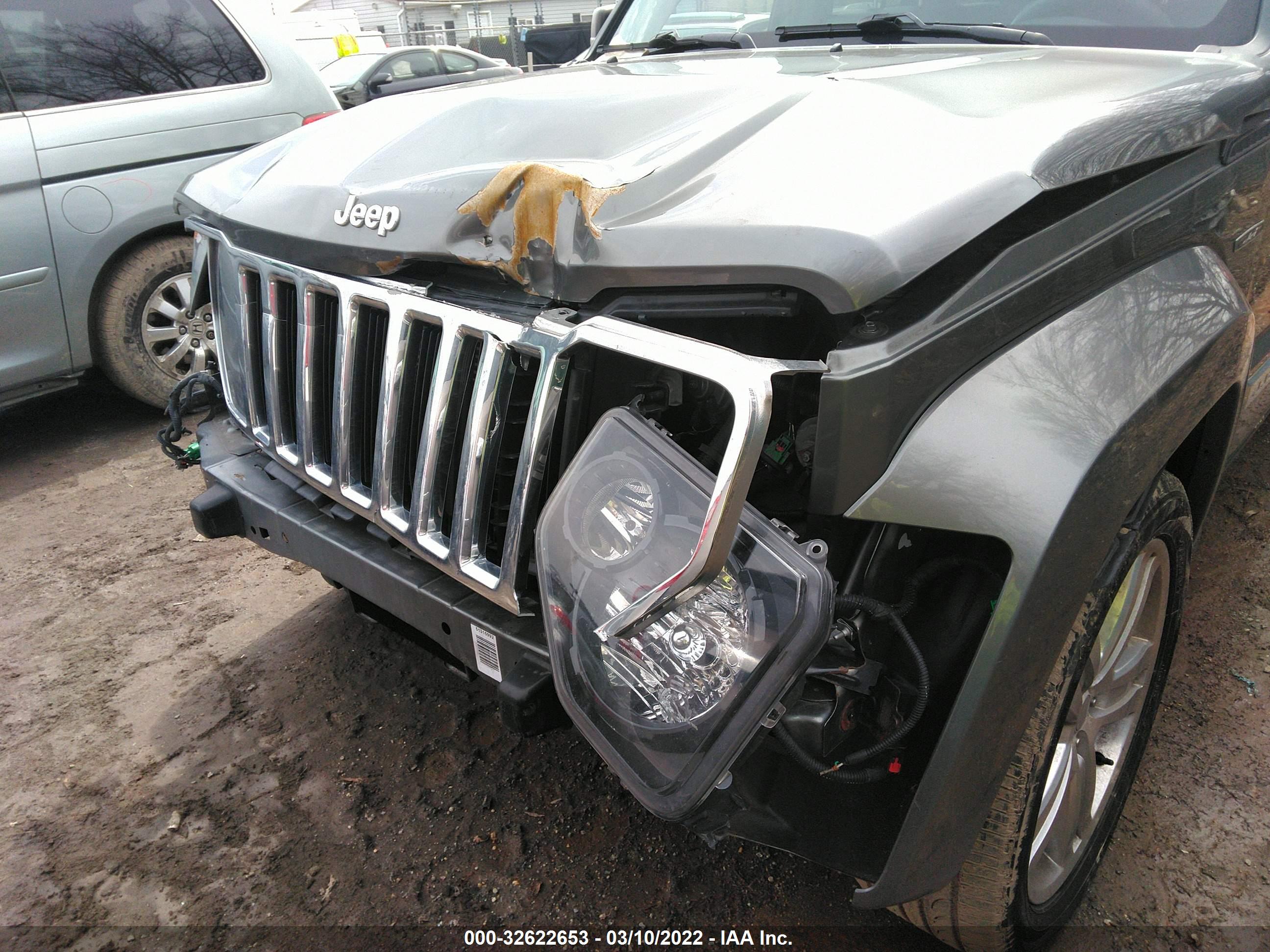 JEEP LIBERTY image 6