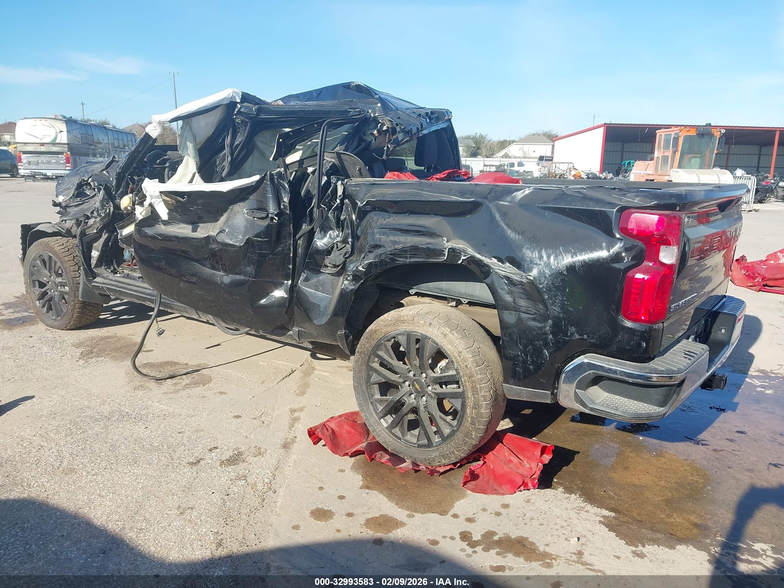 CHEVROLET SILVERADO image 3