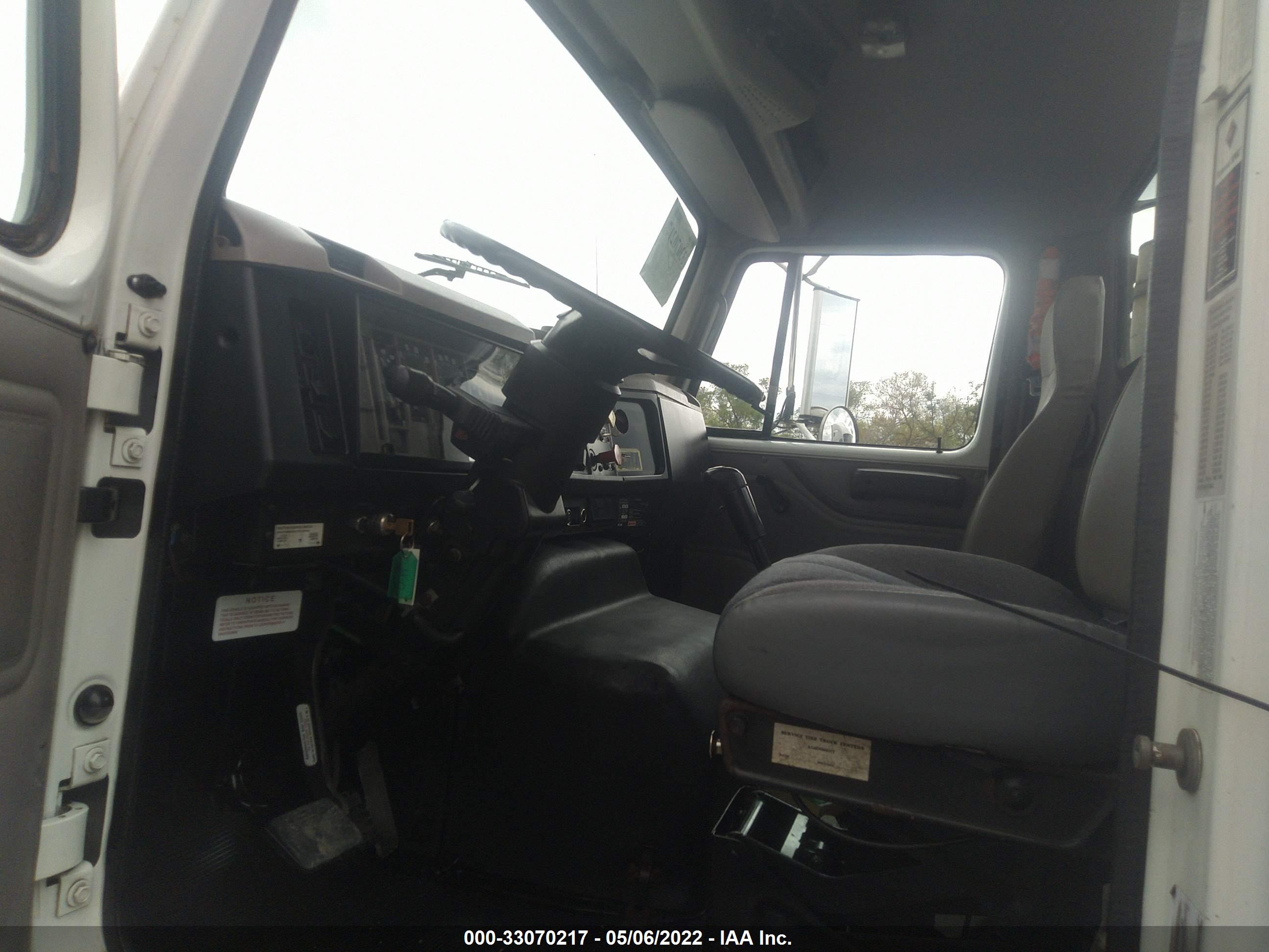 INTERNATIONAL 8000 image 5