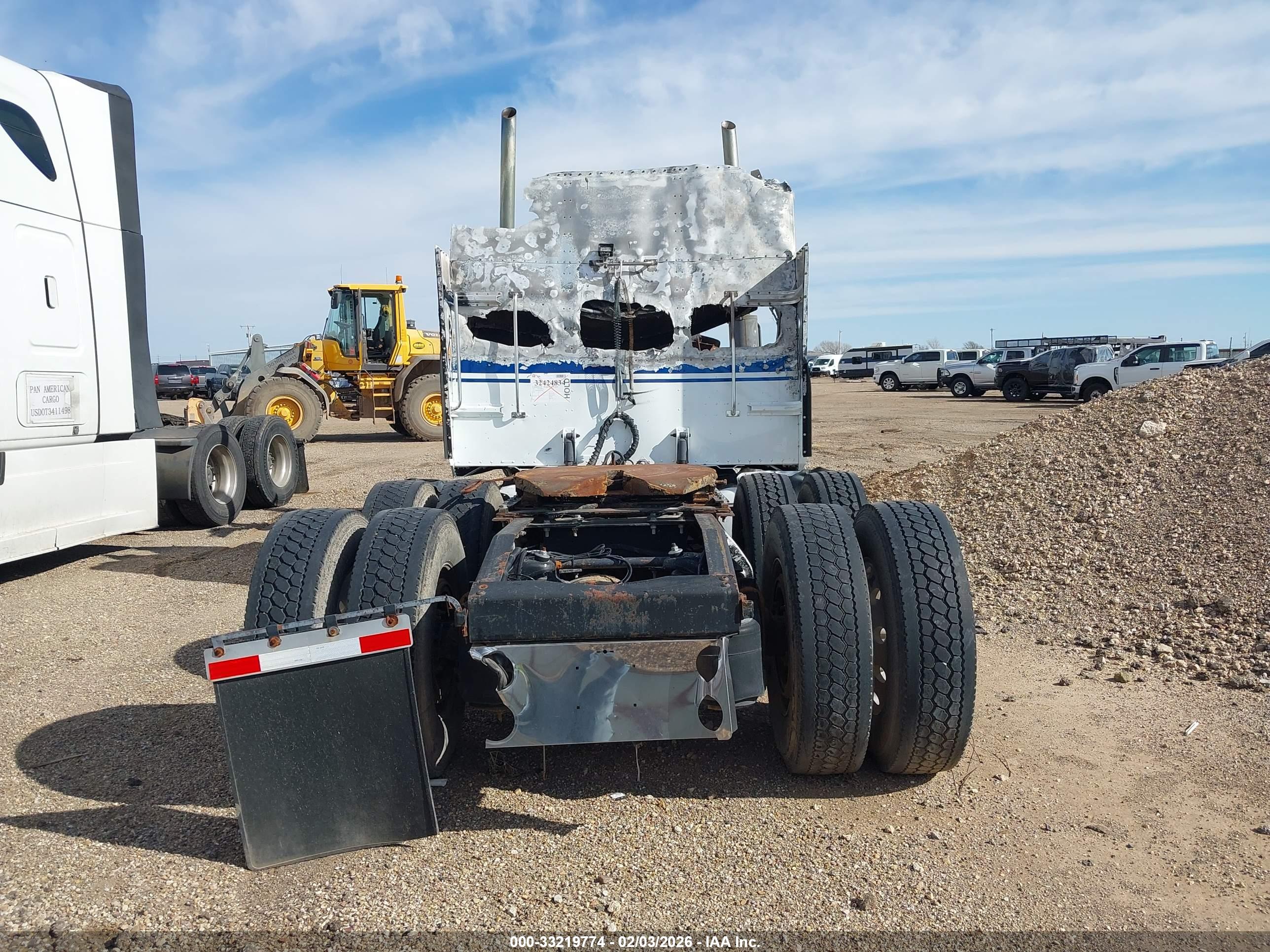 PETERBILT 379 image 8