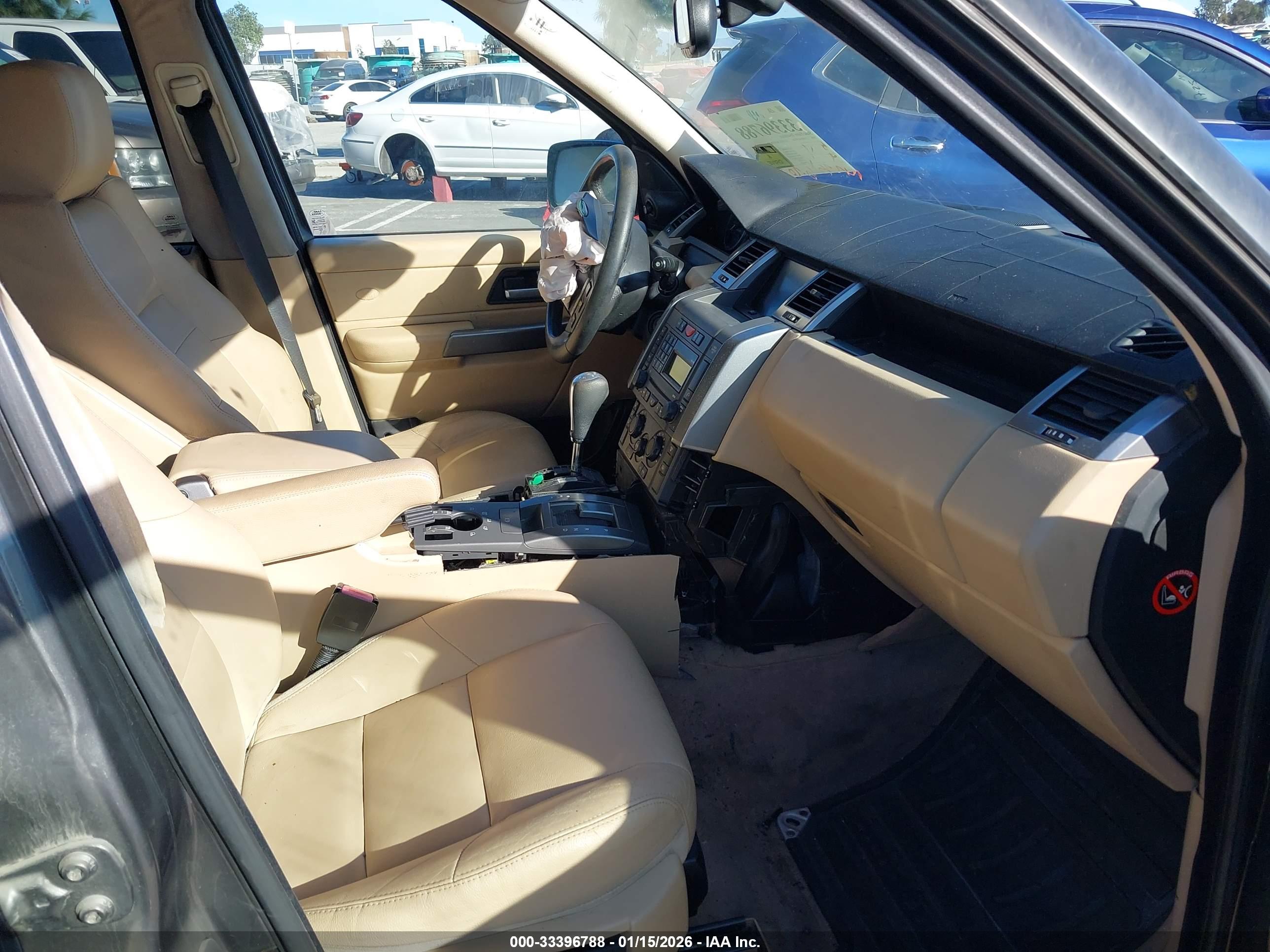 LAND ROVER image 5