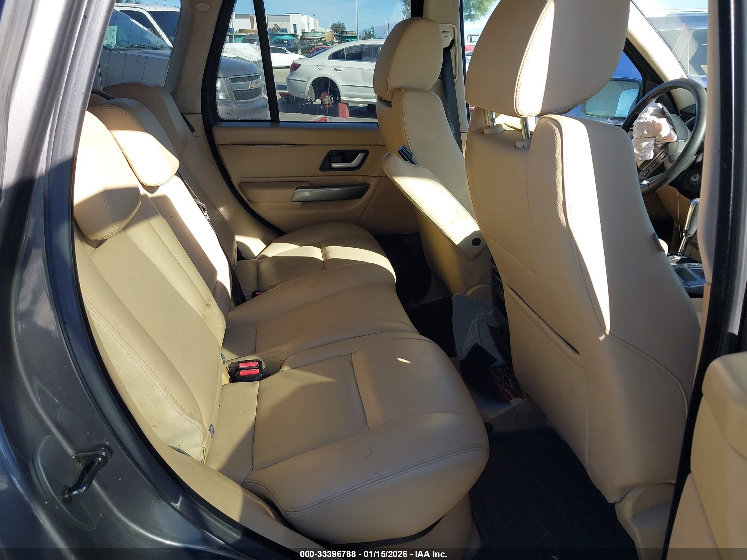 LAND ROVER image 8