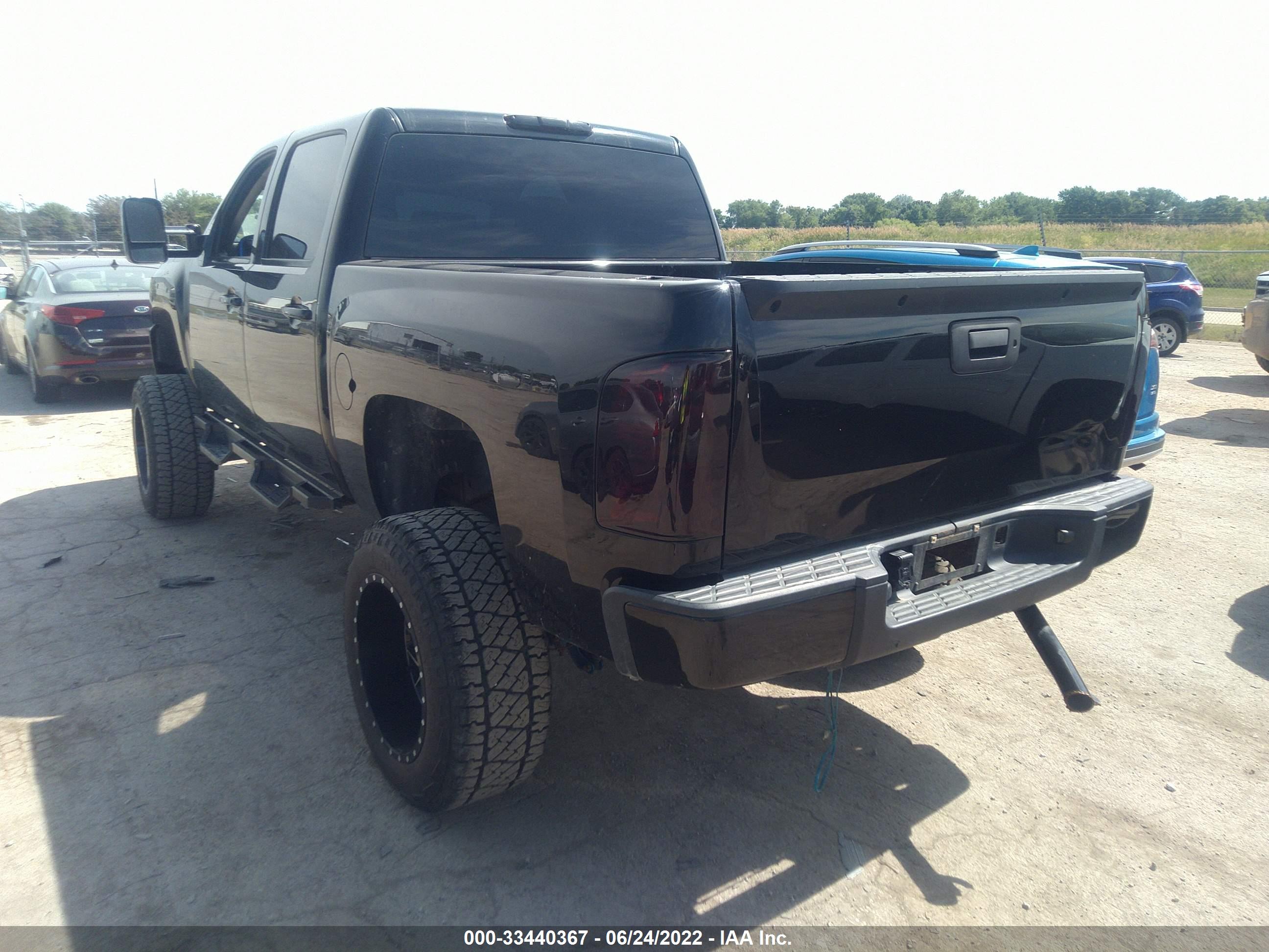 CHEVROLET SILVERADO image 3