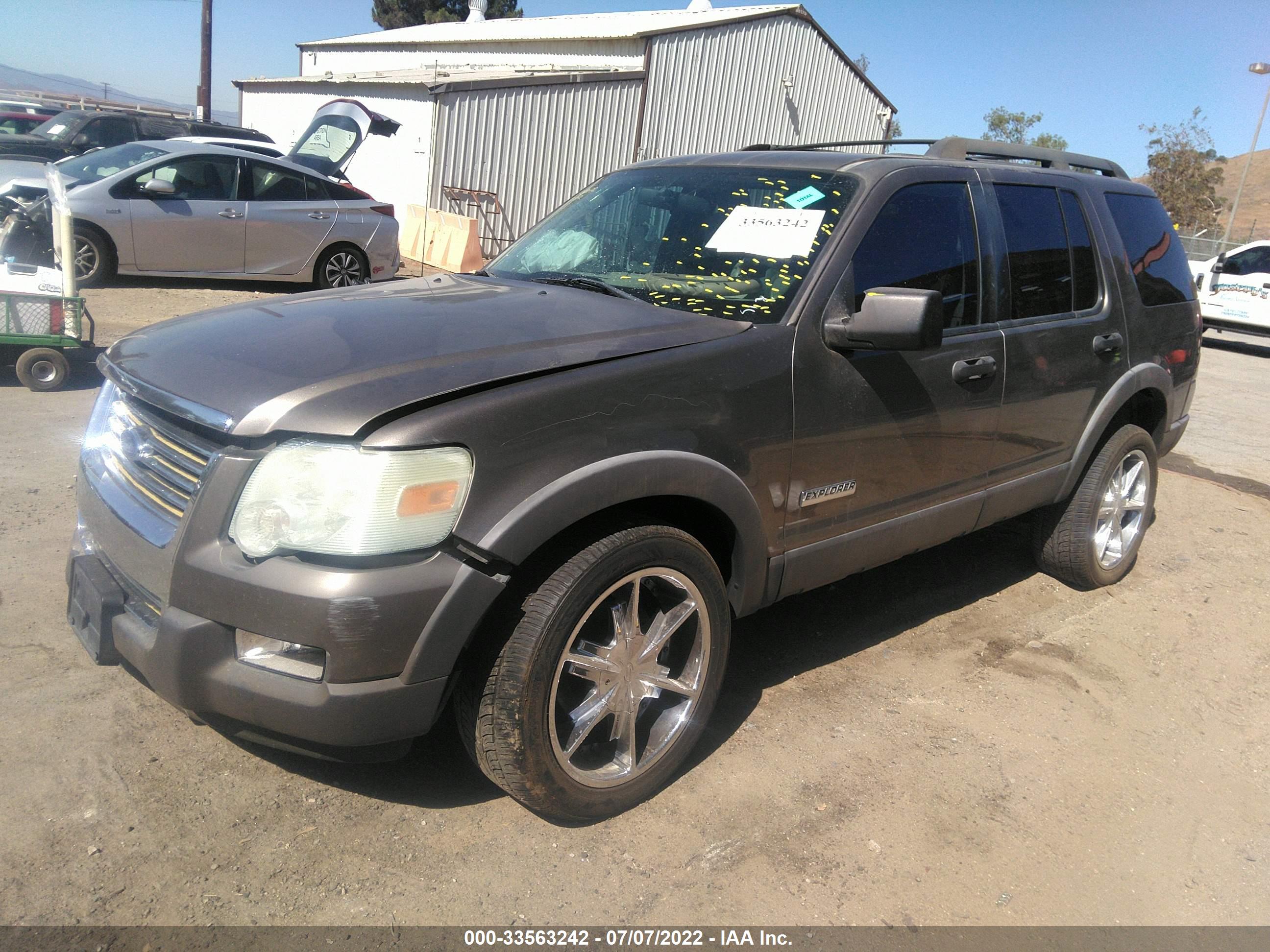 FORD EXPLORER image 2