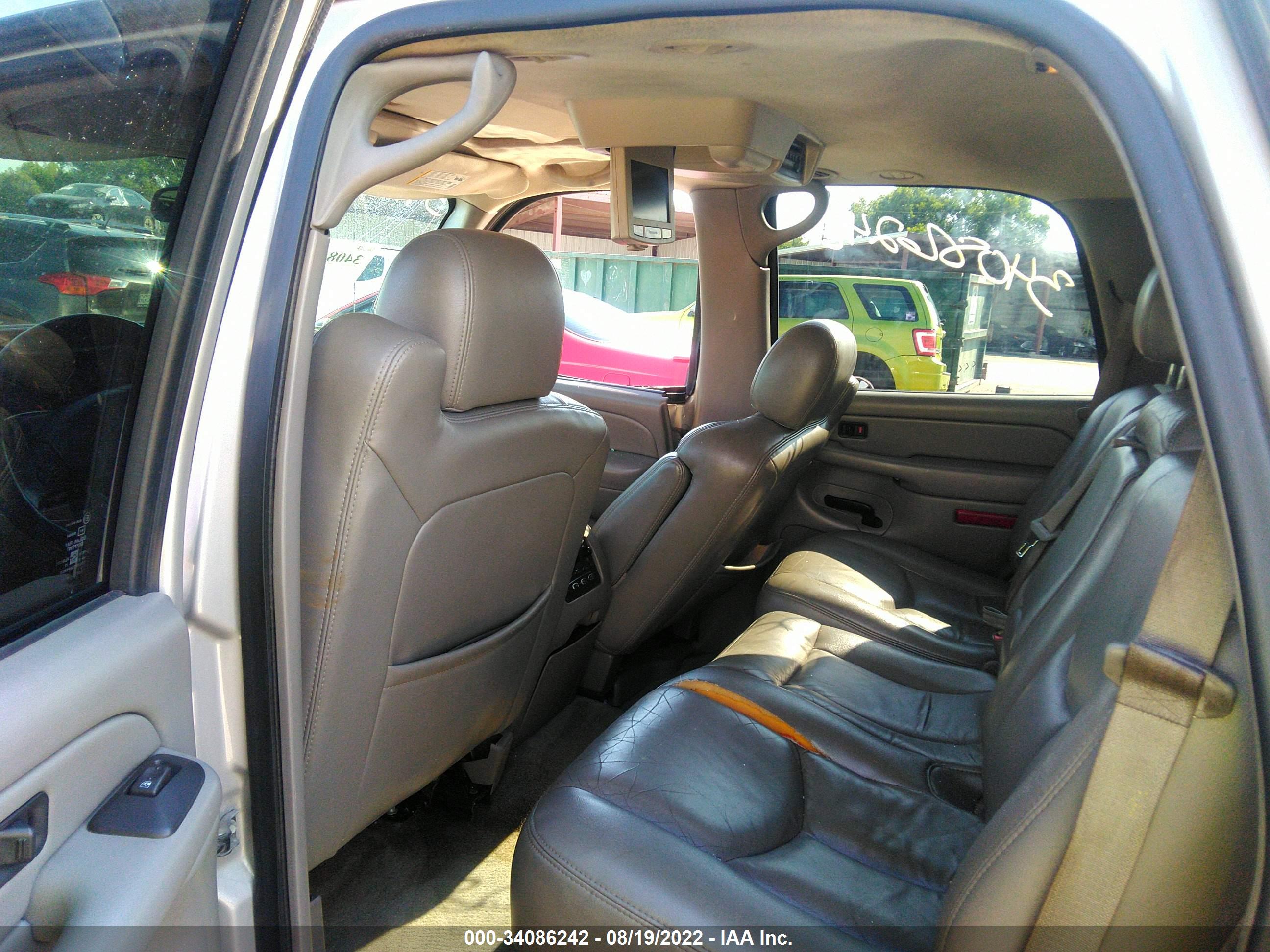 CHEVROLET TAHOE image 8