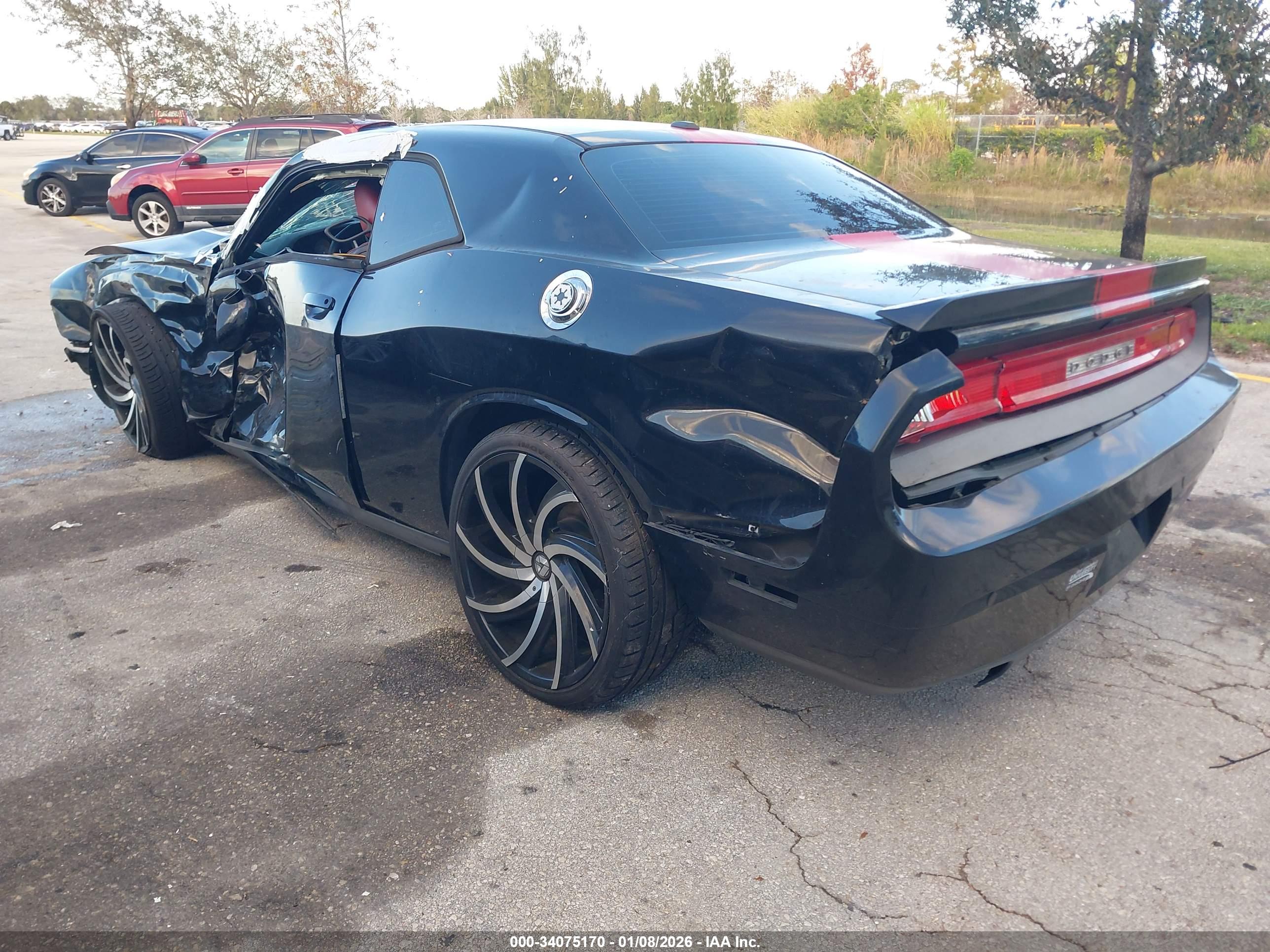 DODGE CHALLENGER image 3