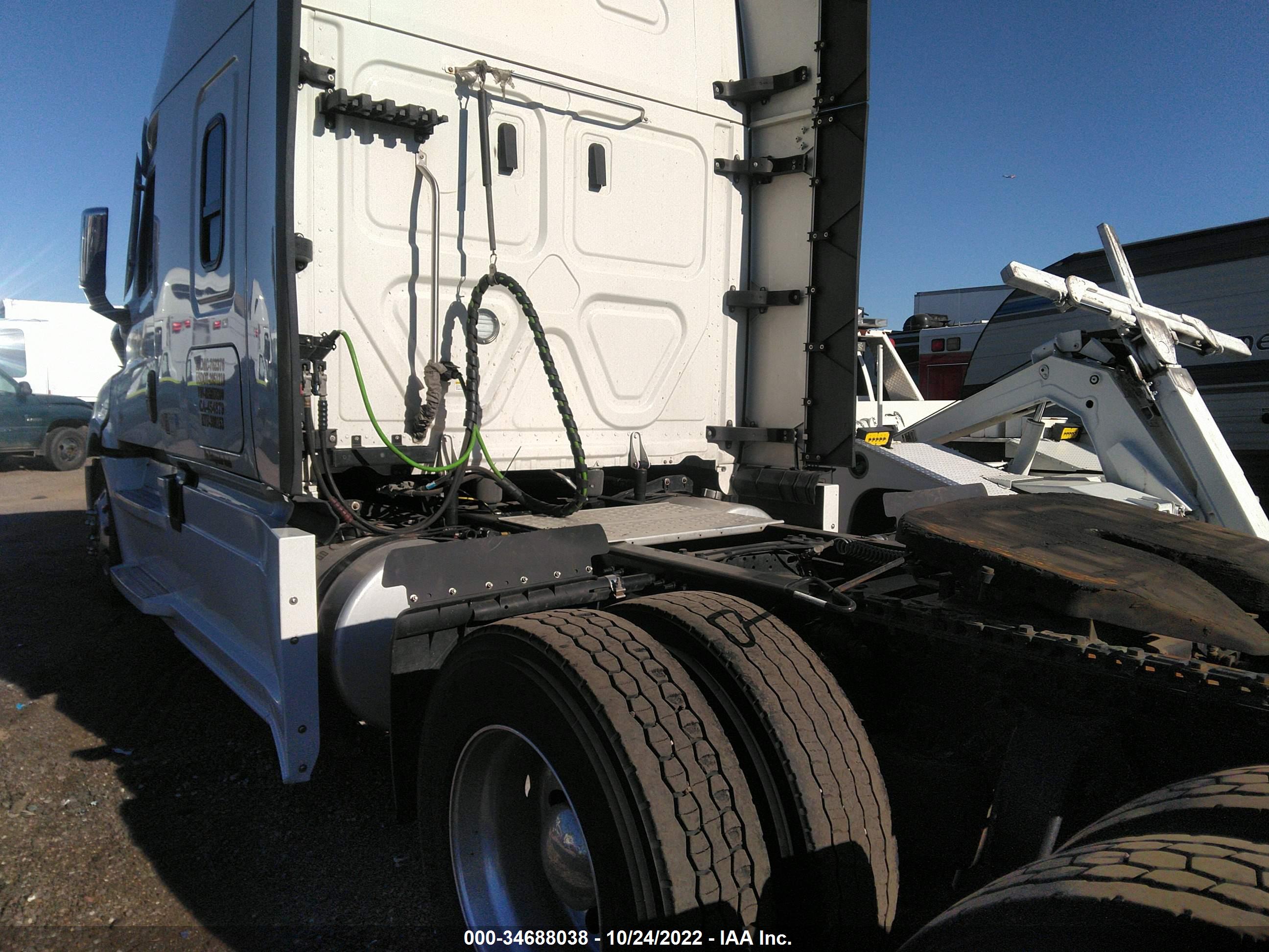 FREIGHTLINER CASCADIA image 8