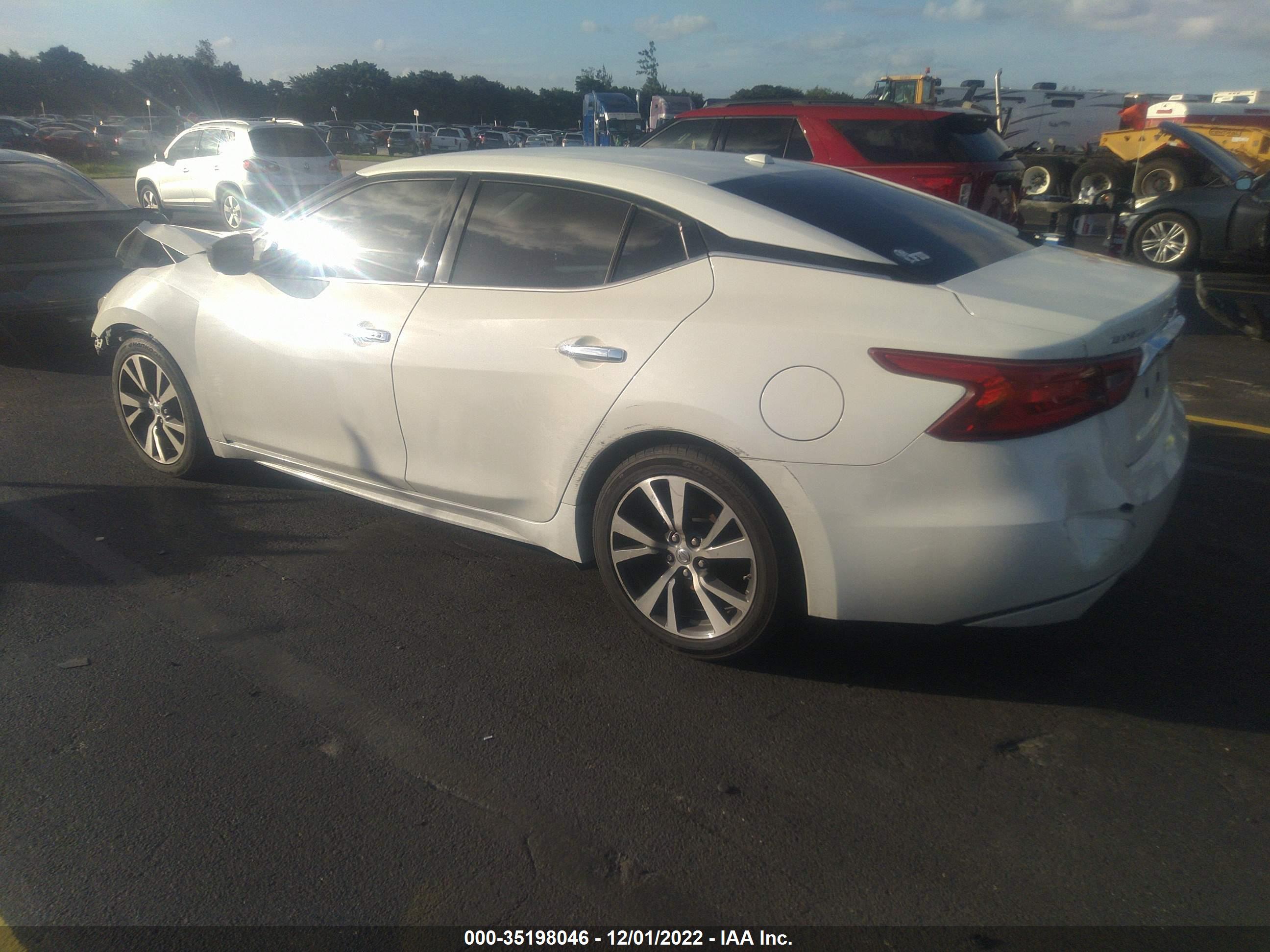 NISSAN MAXIMA image 3