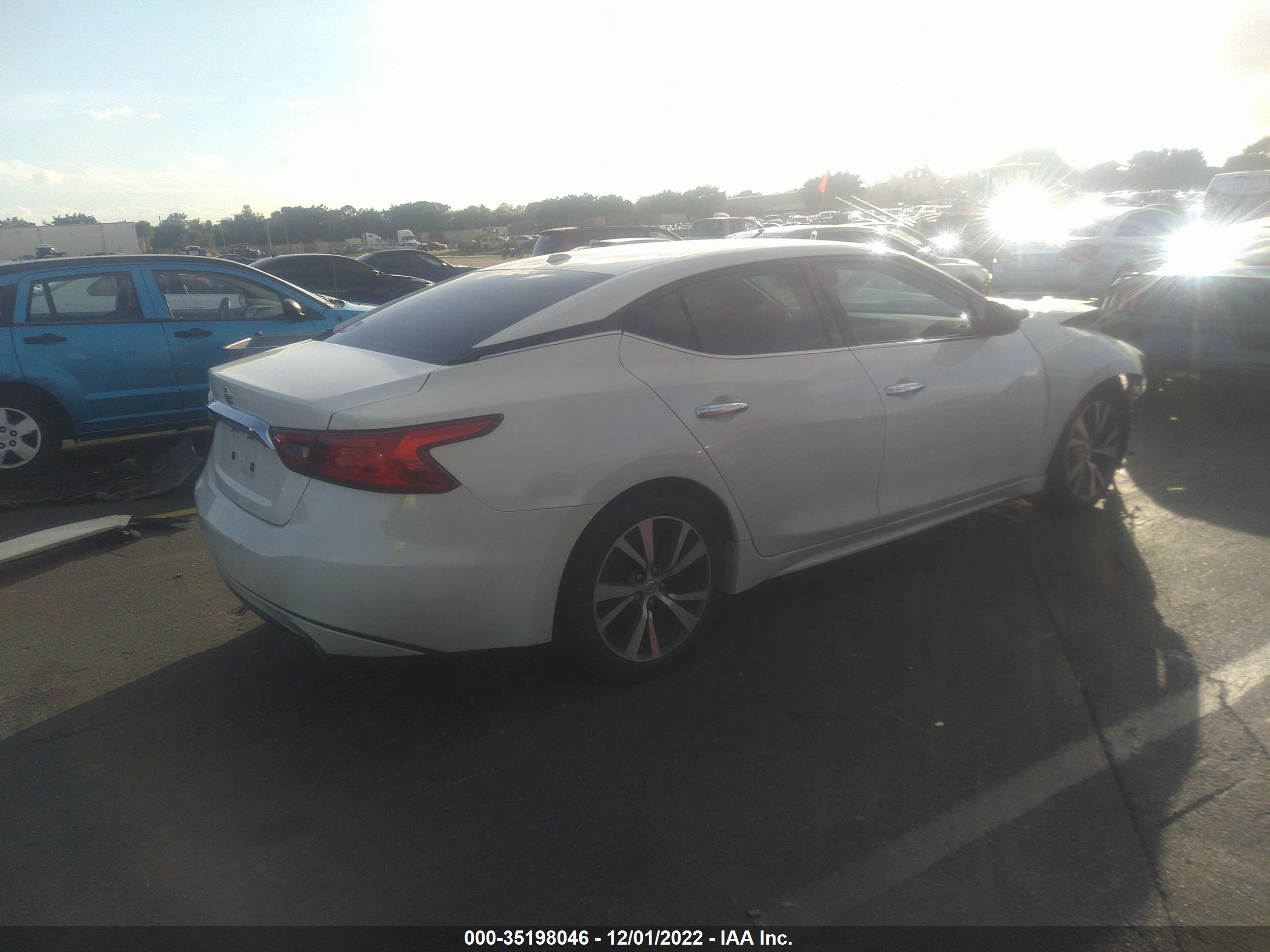 NISSAN MAXIMA image 4