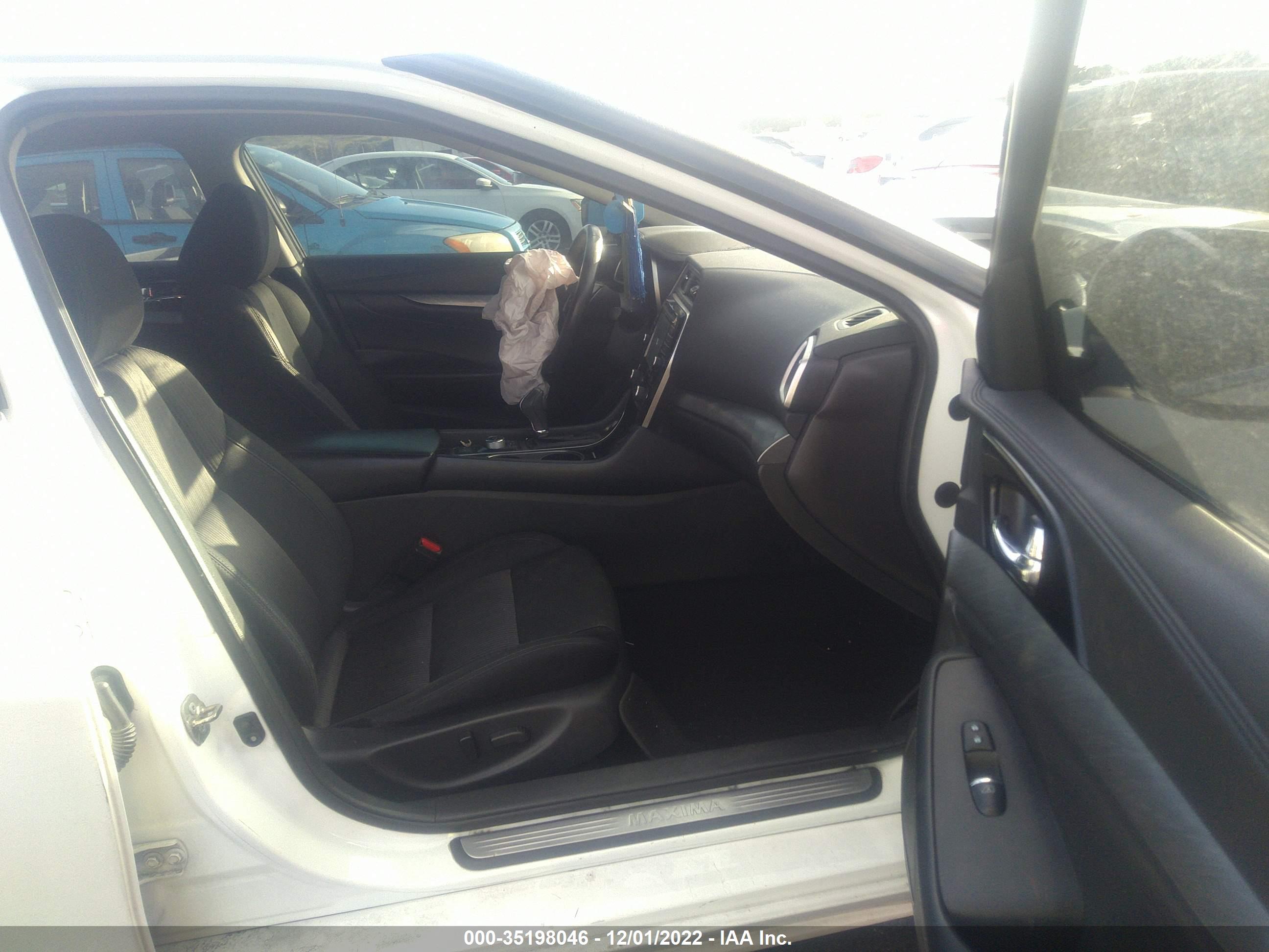 NISSAN MAXIMA image 5