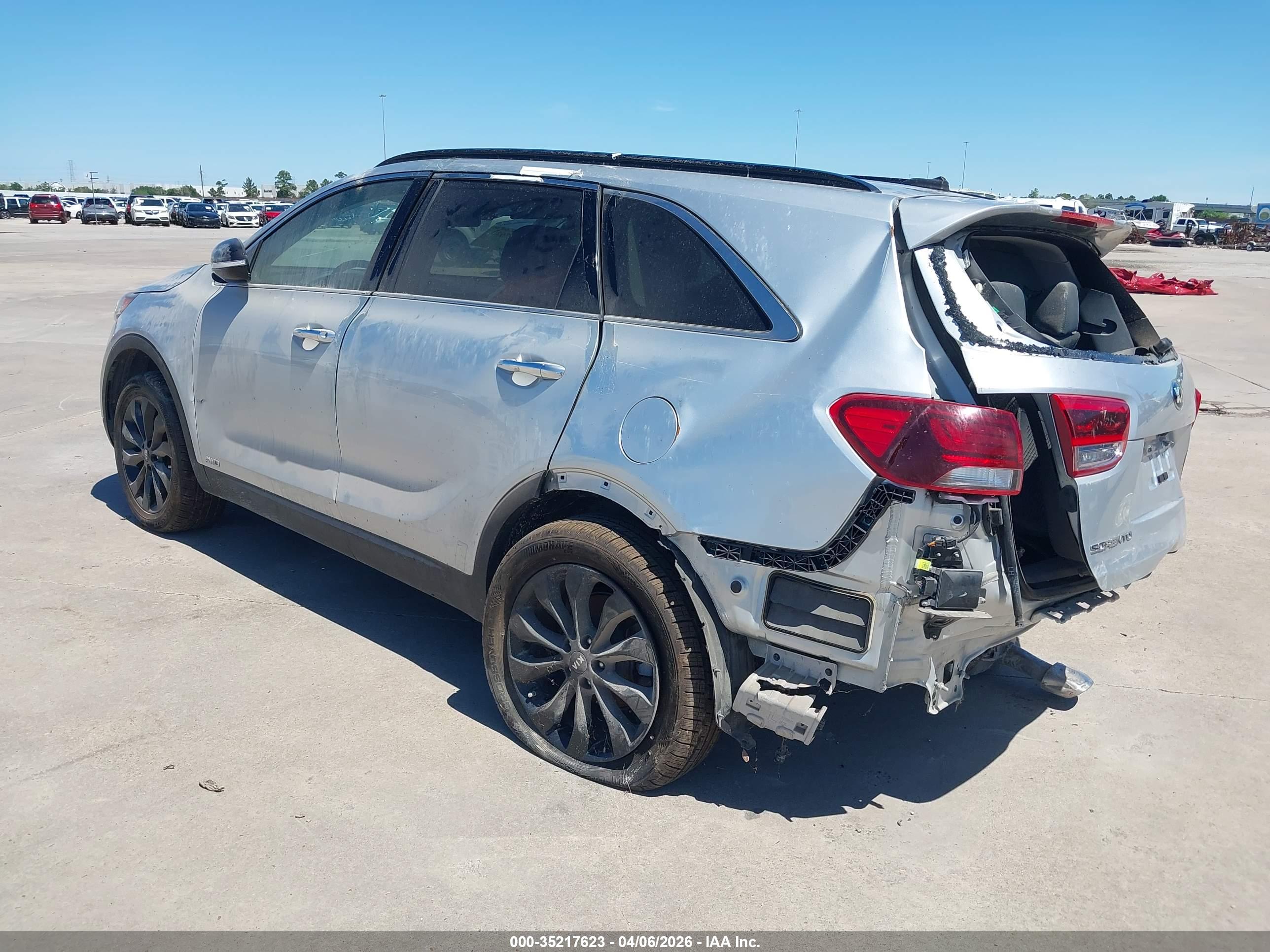 KIA SORENTO image 3