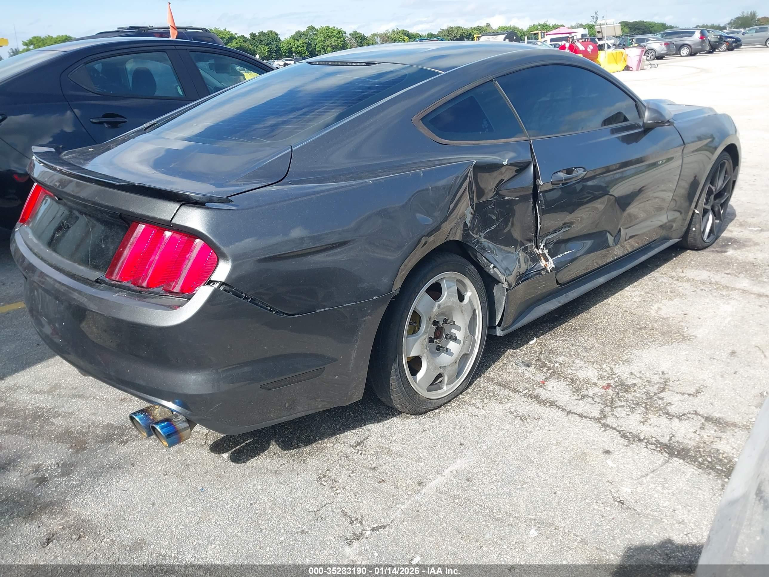 FORD MUSTANG image 4