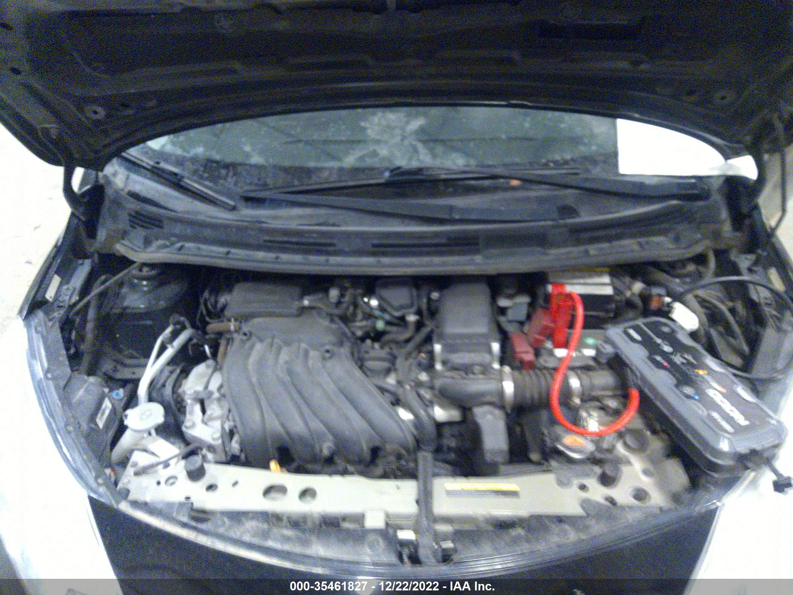NISSAN VERSA image 10