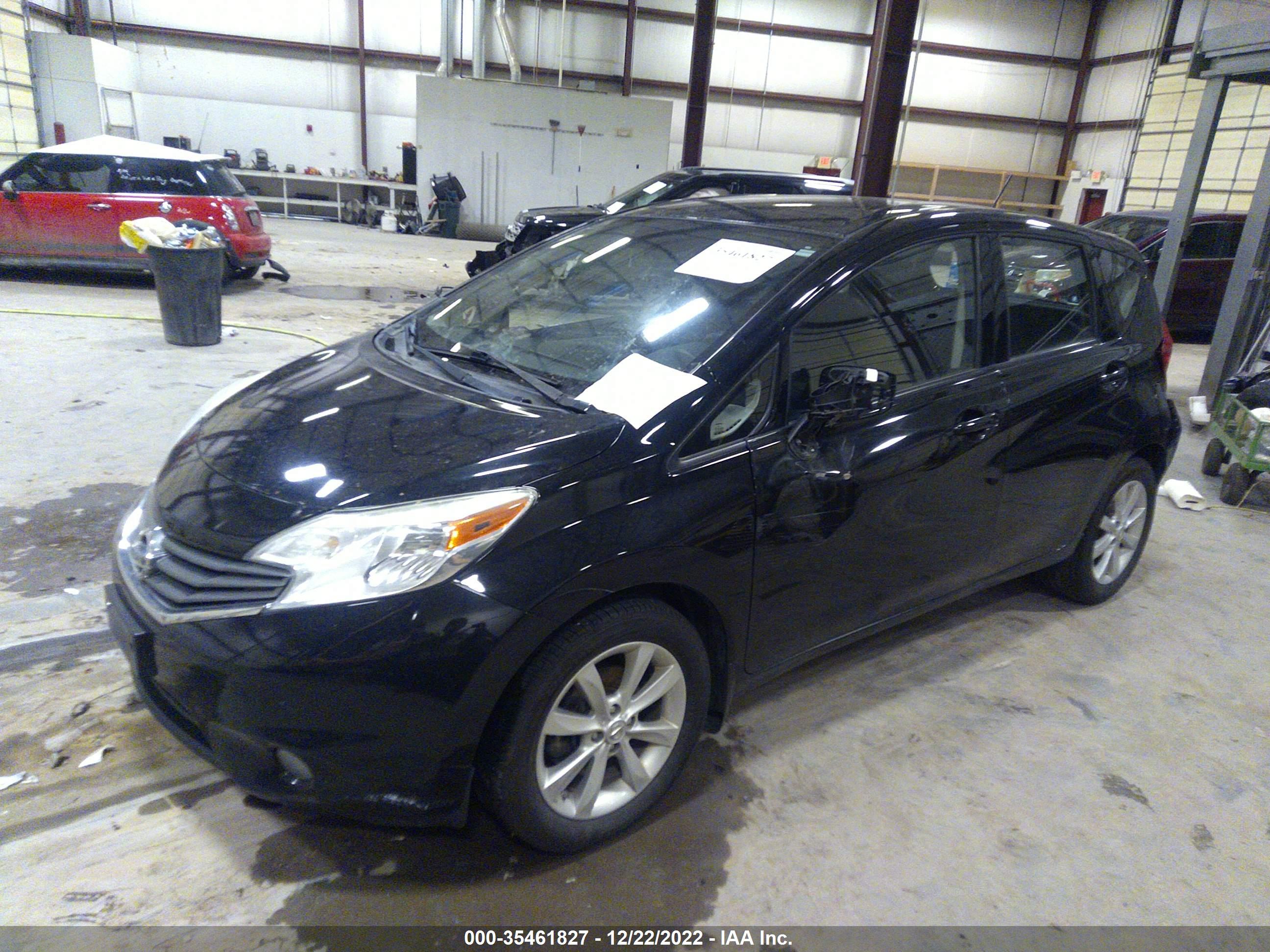 NISSAN VERSA image 2