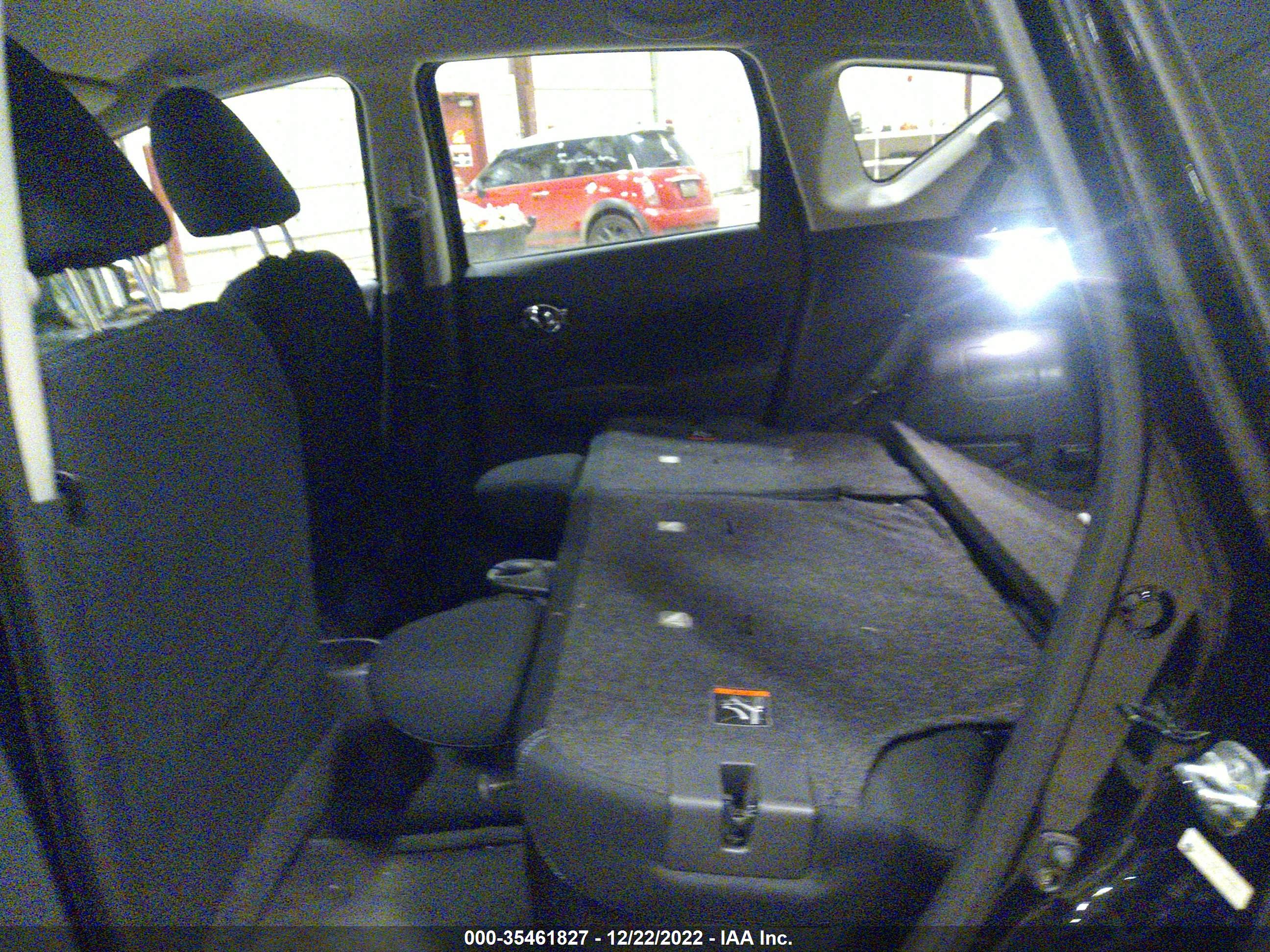 NISSAN VERSA image 8
