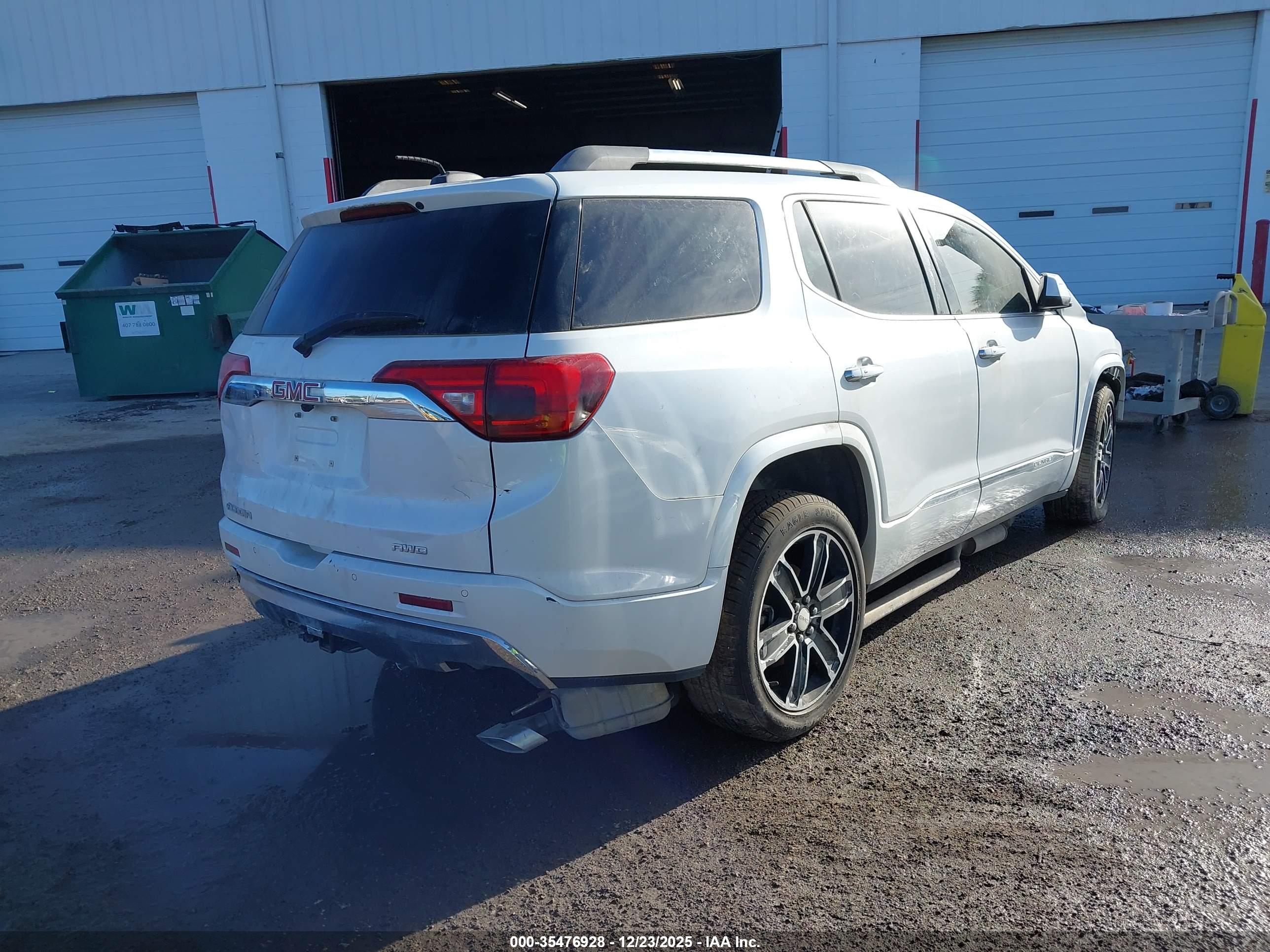 GMC ACADIA image 4