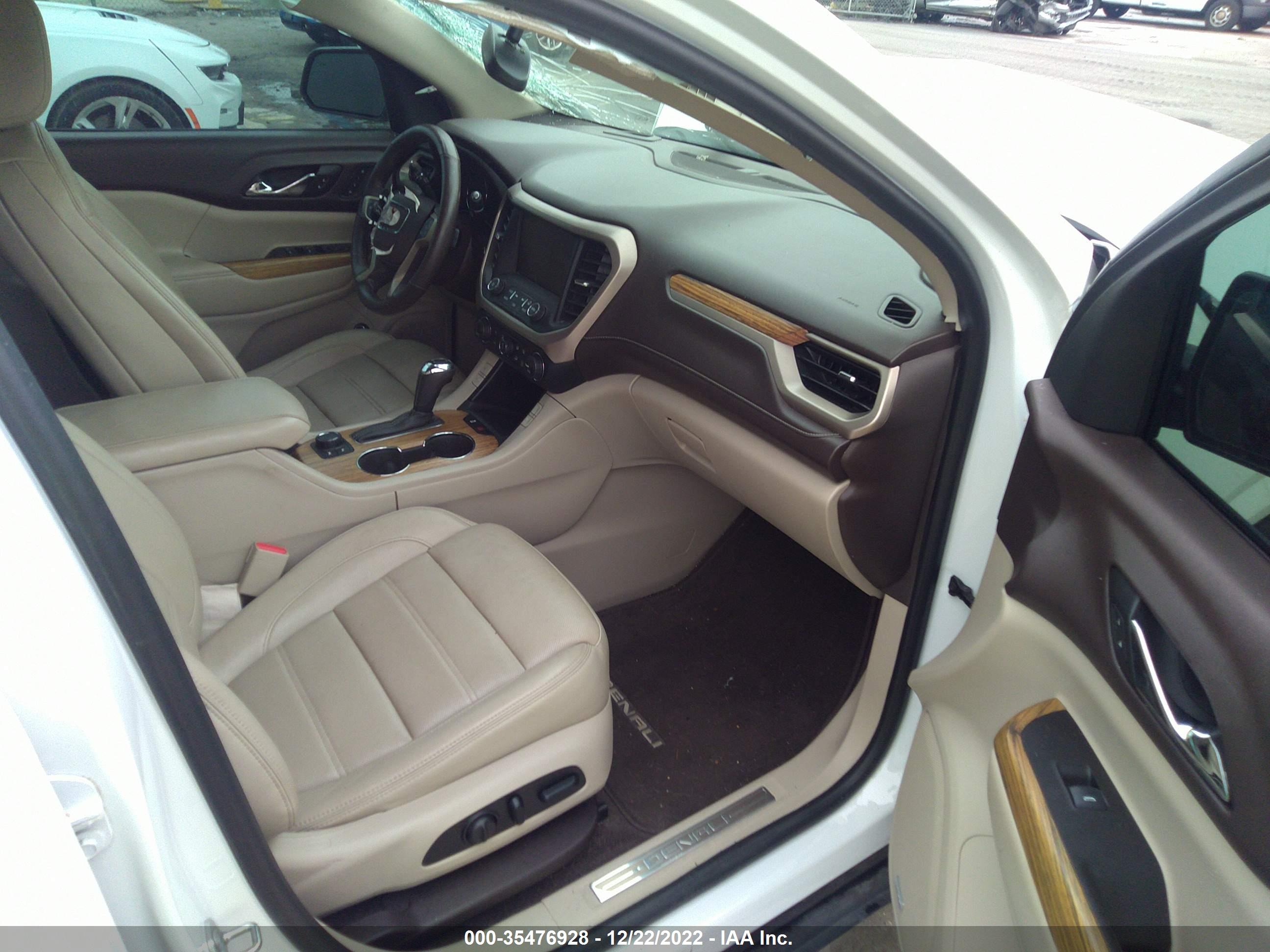 GMC ACADIA image 5