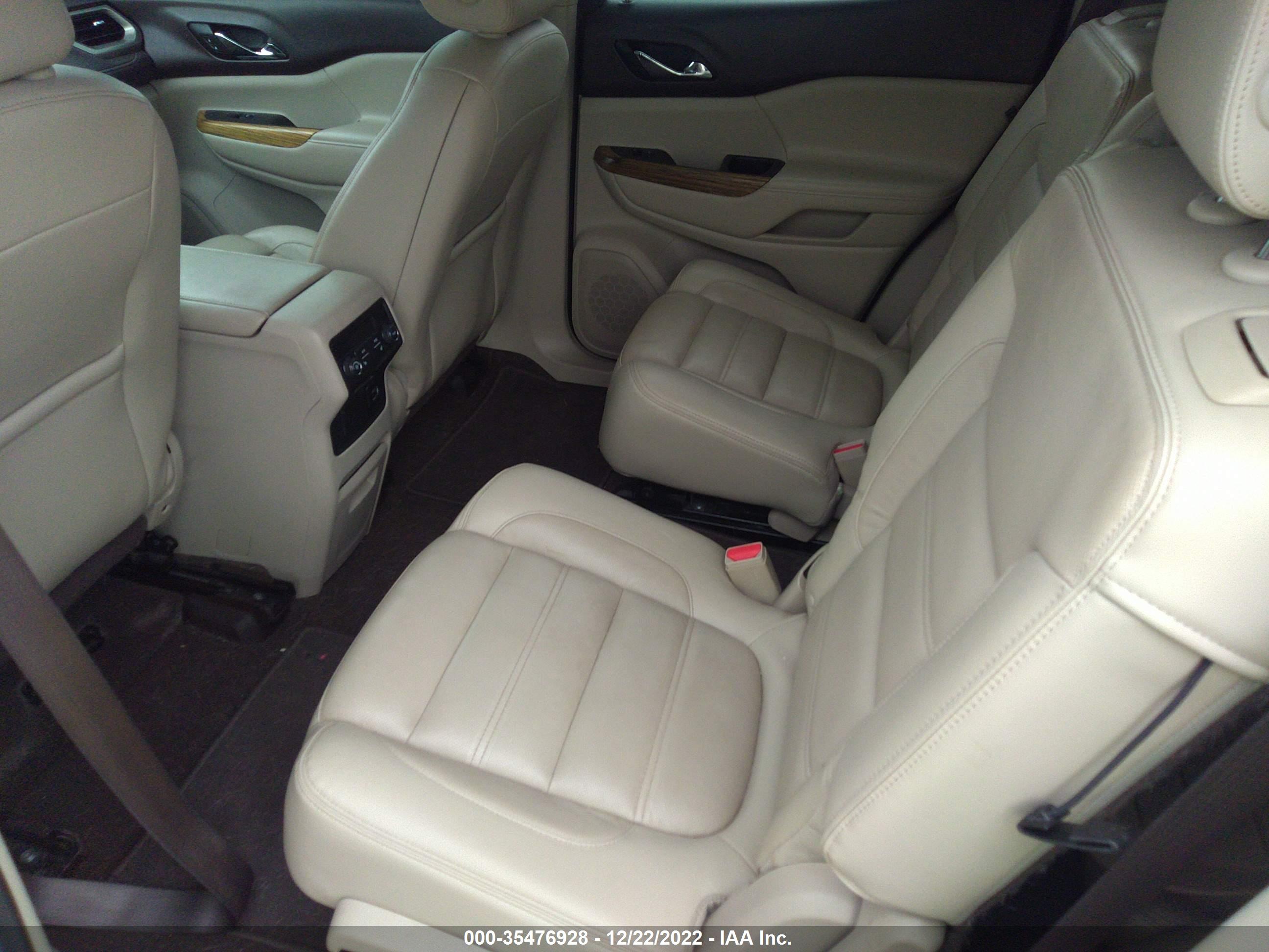 GMC ACADIA image 8