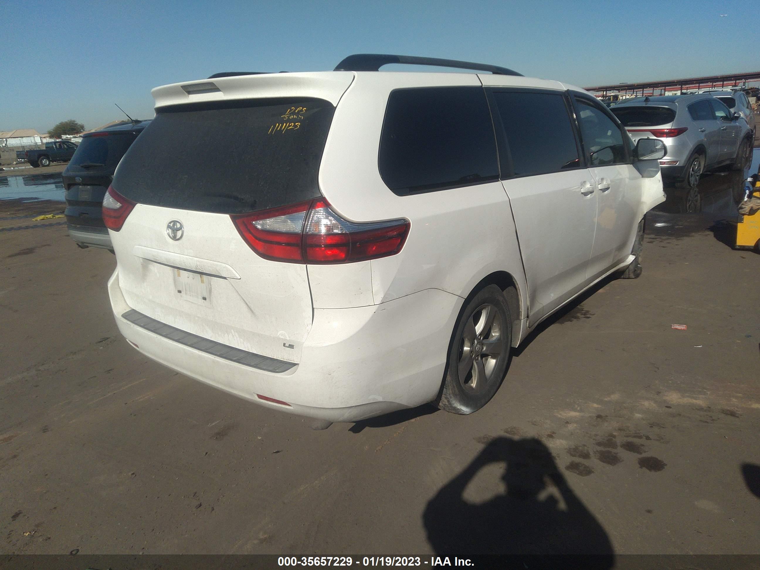 TOYOTA SIENNA image 4