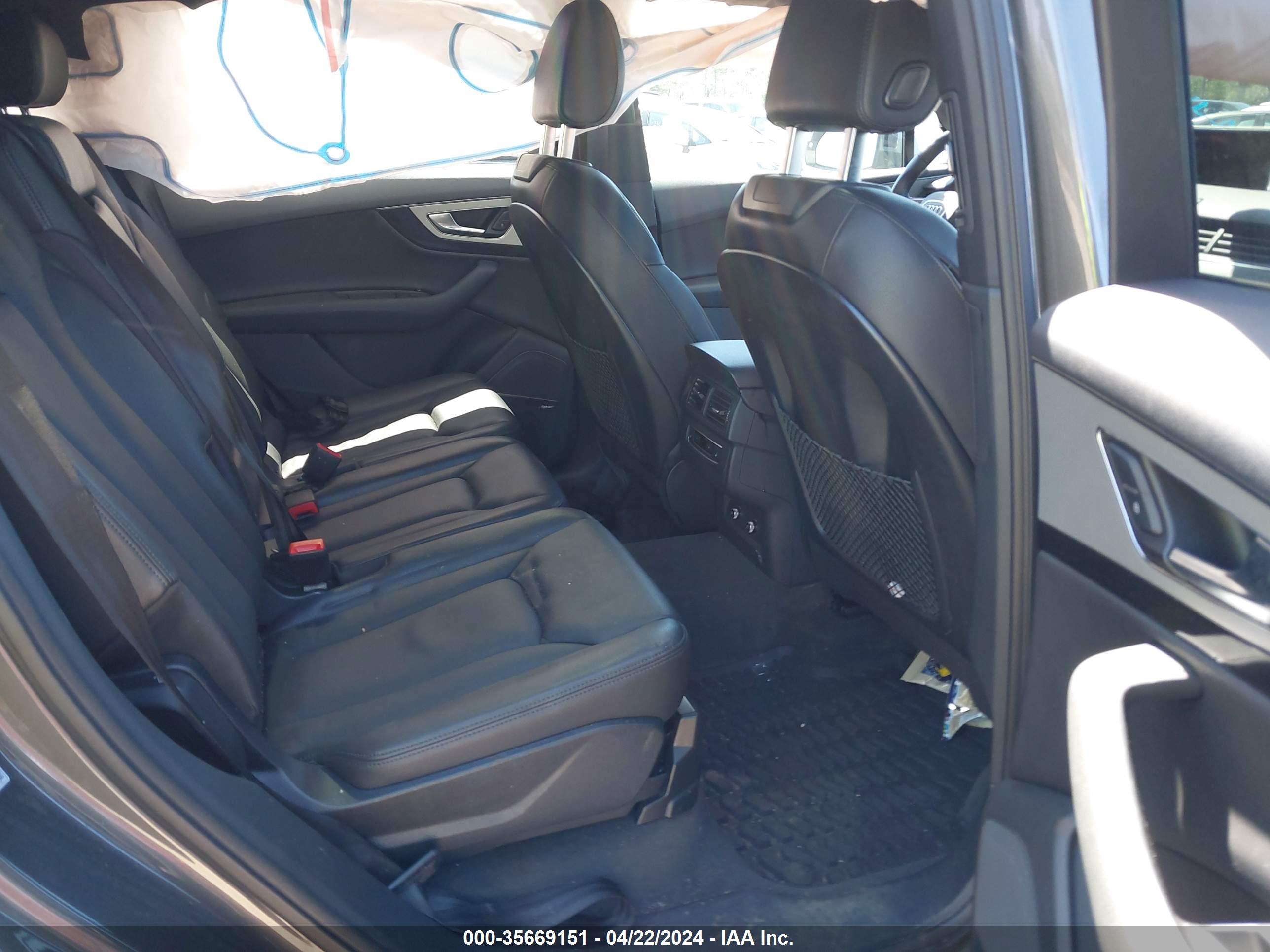AUDI Q7 image 8