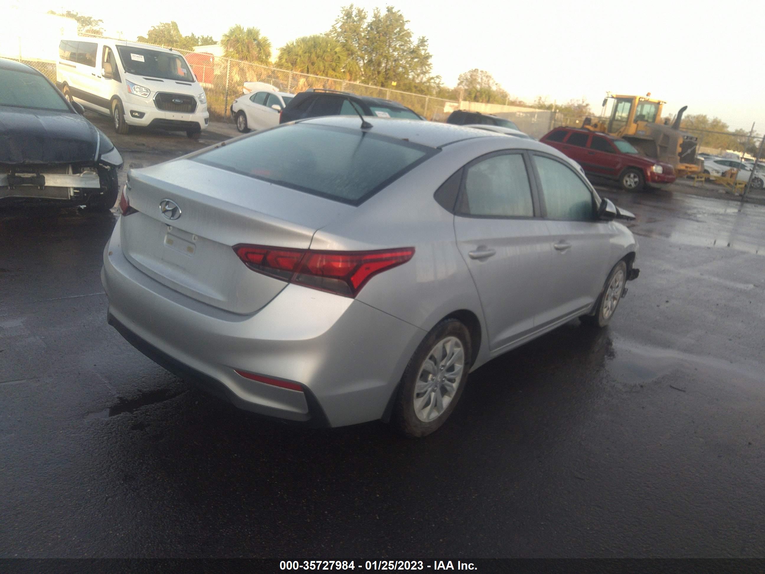 HYUNDAI ACCENT image 4